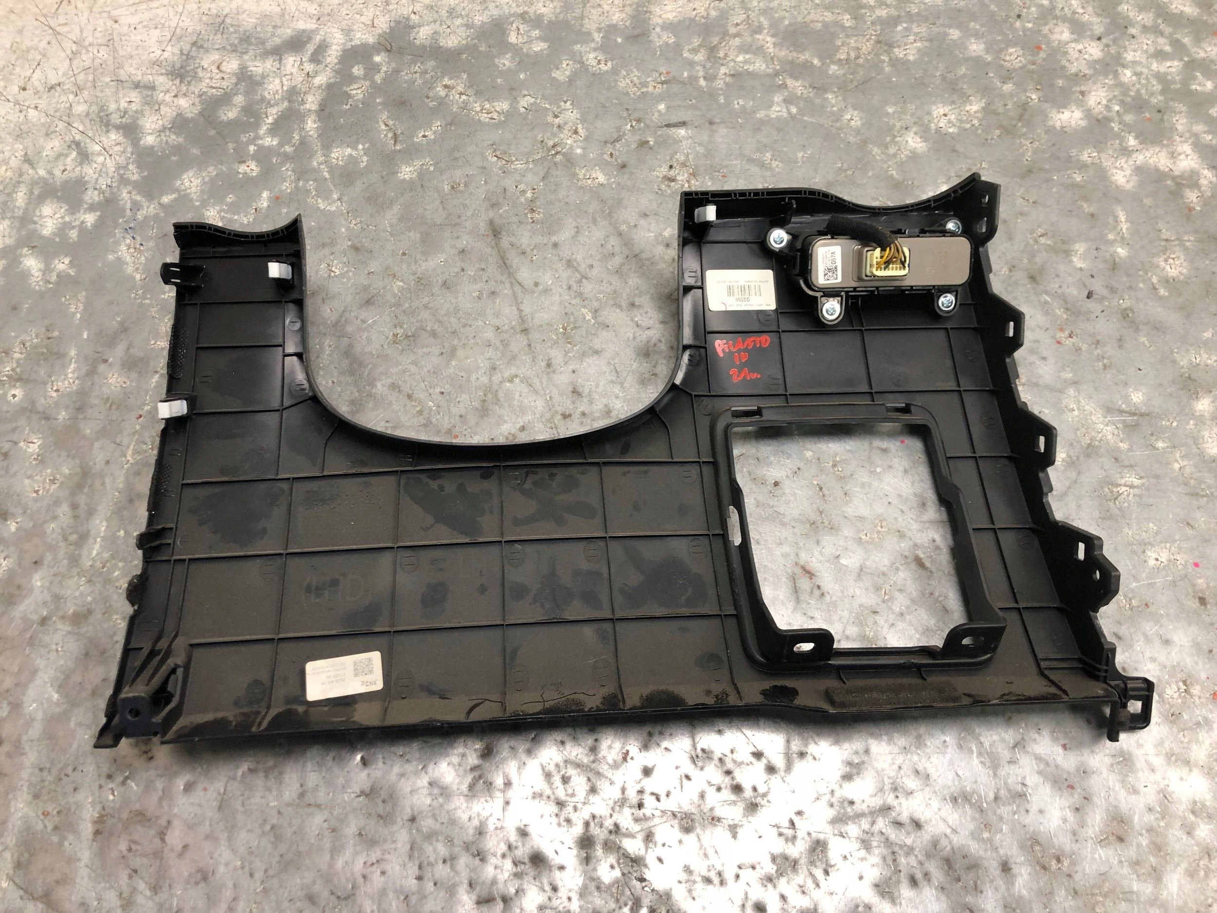 cover below steering wheel, KIA PICANTO III 84751-G6000