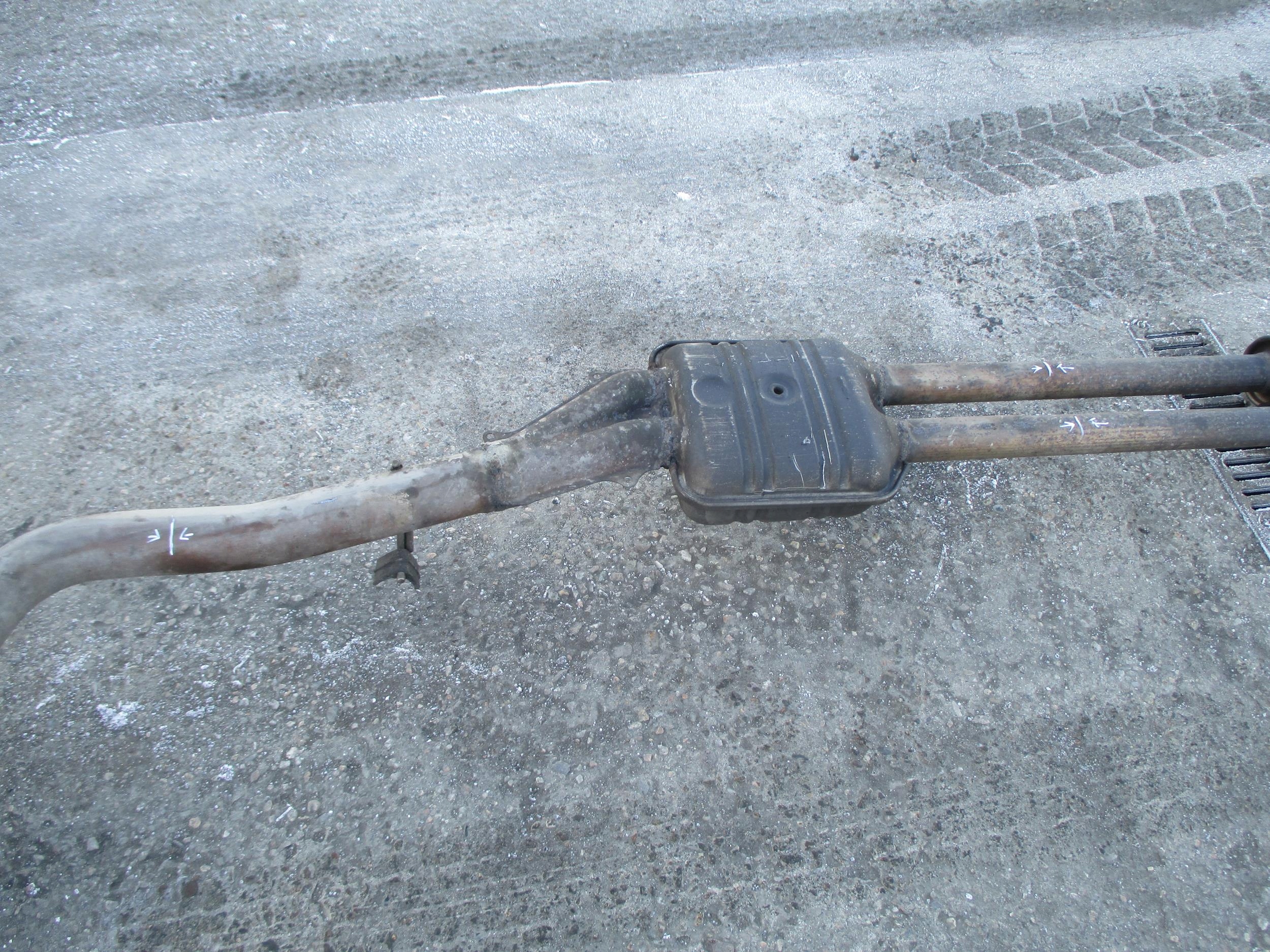 BMW E65 4.4i 01-05 WYDECH TŁUMIK ŚRODKOWY