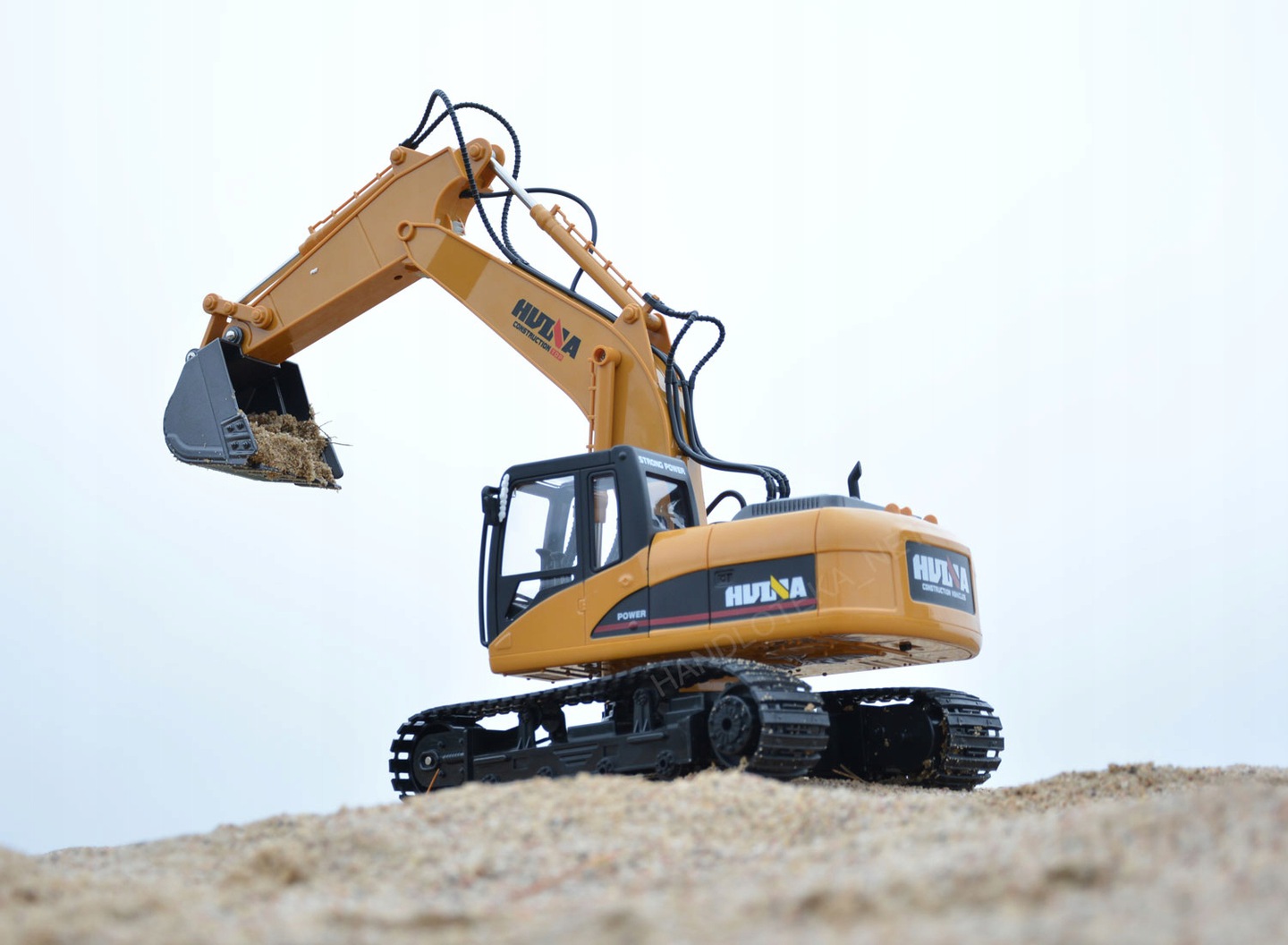 MOCNA KOPARKA ZDALNIE STEROWANA GĄSIENICOWA RC + CHWYTAK 2w1 METAL + PILOT Szerokość produktu 19 cm