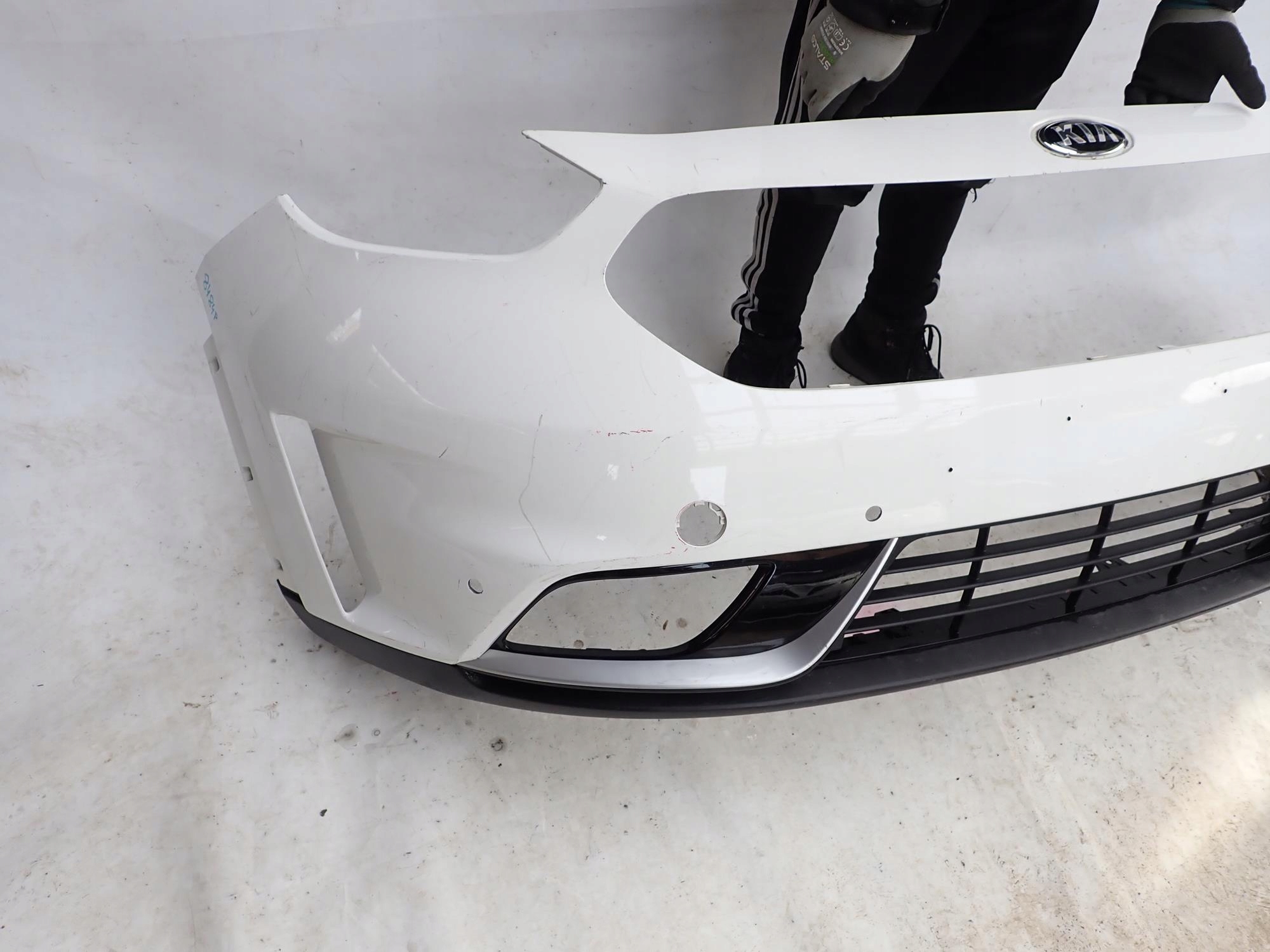 KIA NIRO and 1 16-19 bumper front front PDC