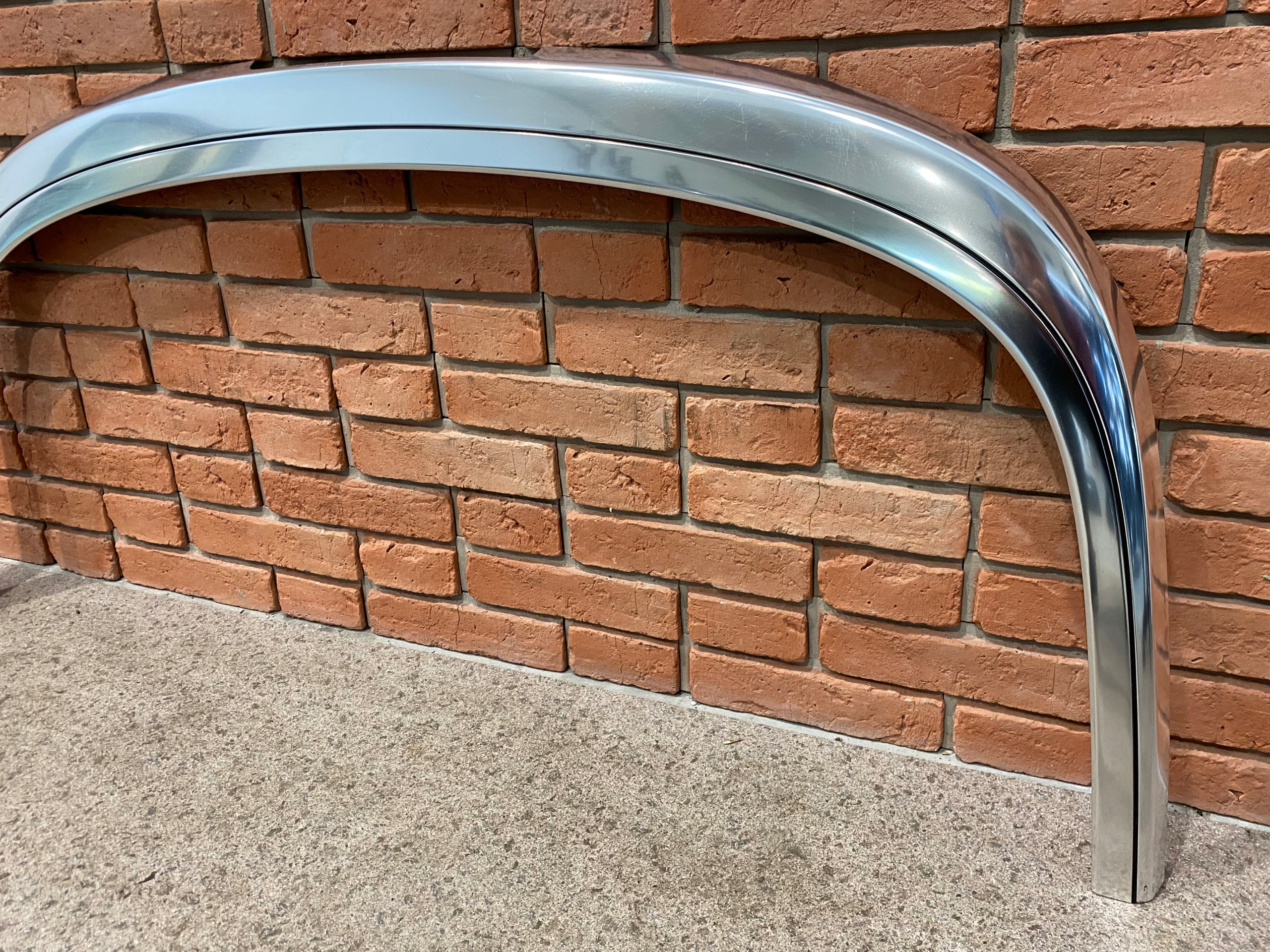 ROLLS ROYCE DAWN RR6 LISTWA BAGAŻNIKA KLAPY CHROM Producent części BMW OE