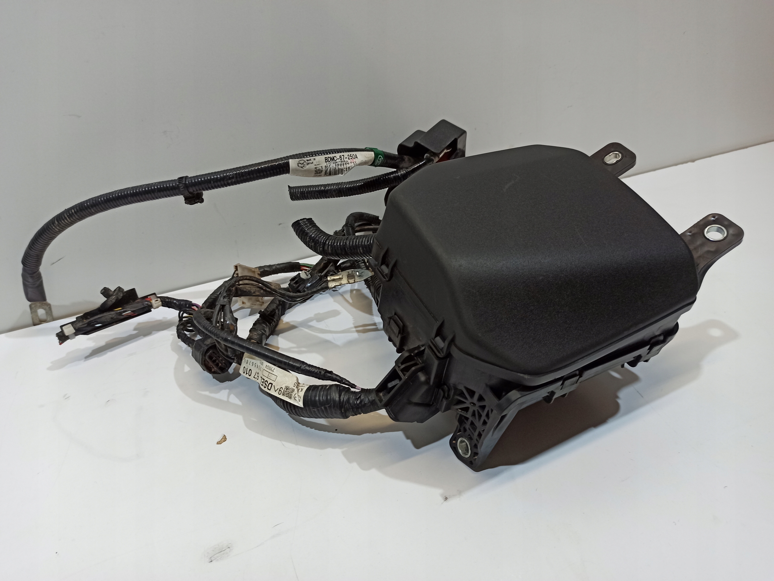 блок предохранителей mazda CX-30 BCKA-66767 K7005