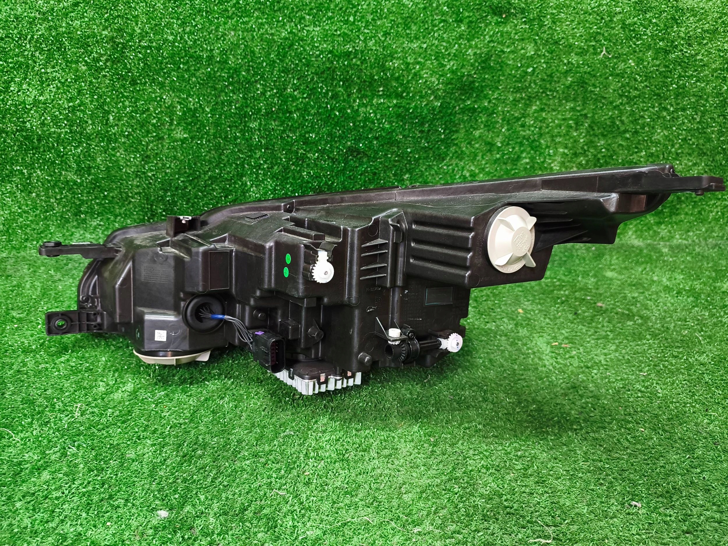 REFLEKTOR right front MG HS II 24- FULL LED NR.1281