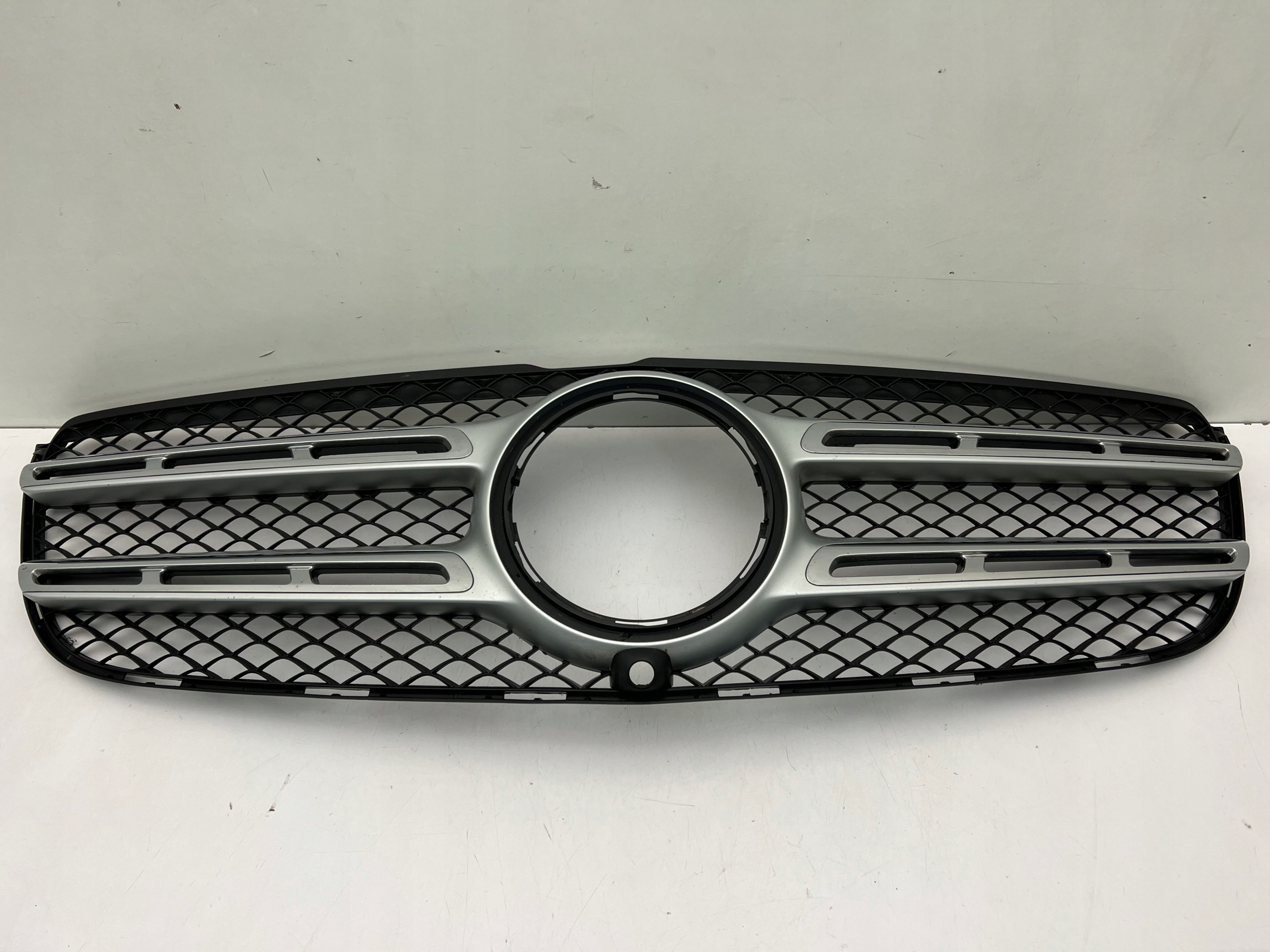 MERCEDES GLS X166 ATRAPA GRILL ZDERZAKA PRZEDNIEGO CHROM POD KAMERĘ 15-19 N Typ samochodu Samochody osobowe