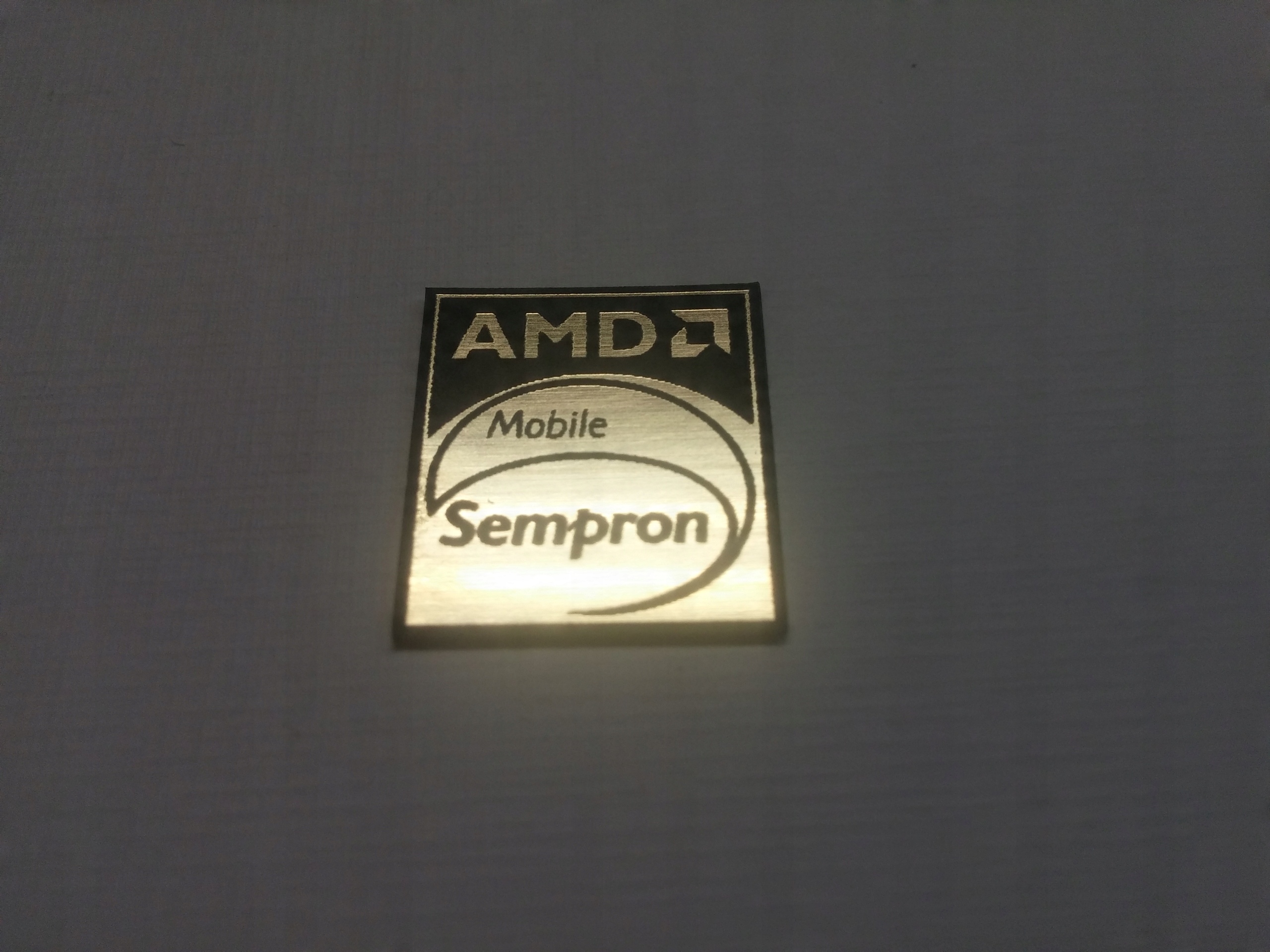 

Amd Sempron naklejka emblemat 19 x 17 mm *złota