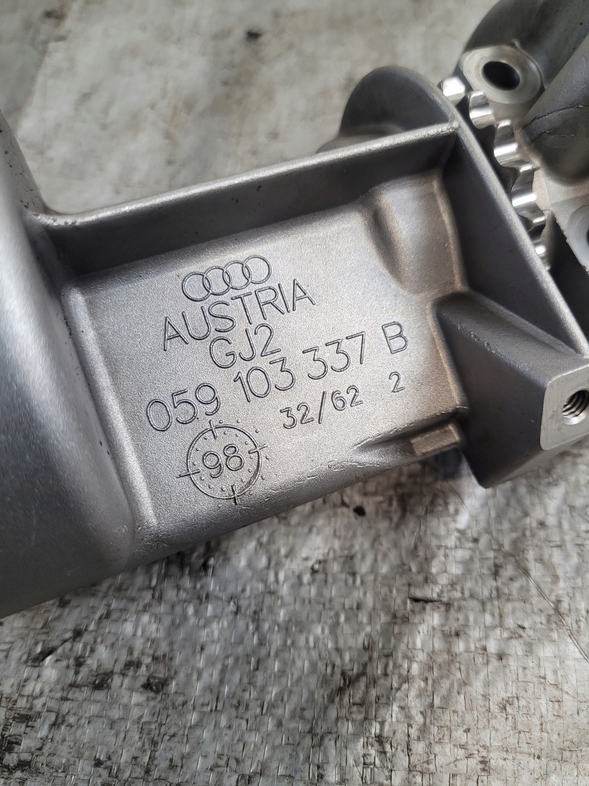 vačka BALANSOWY OE 059103337B AUDI A6 C5 2.5 TDI 99r.
