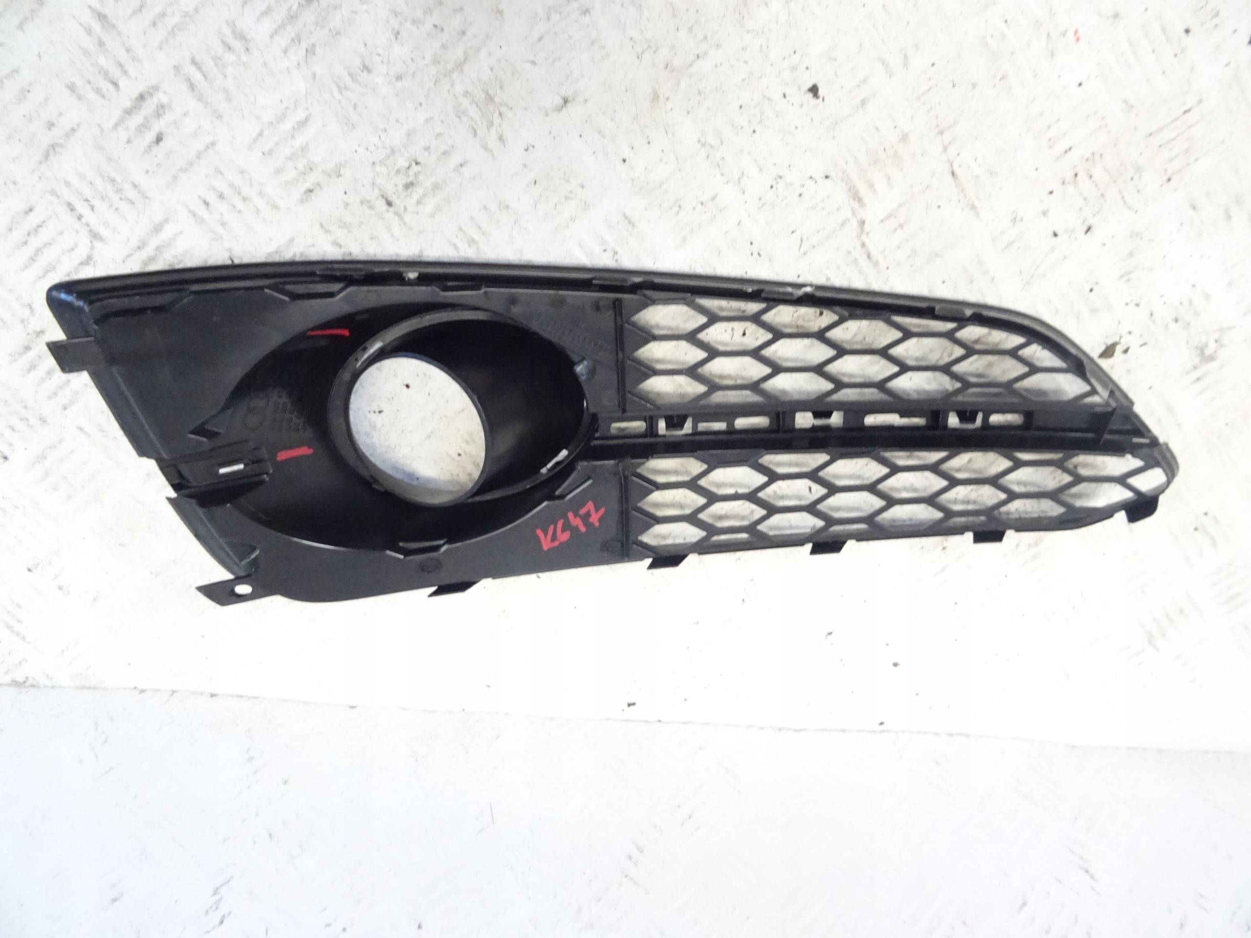 grid of a bumper front front left AUDI A8 D4 LIFT 4H0807679
