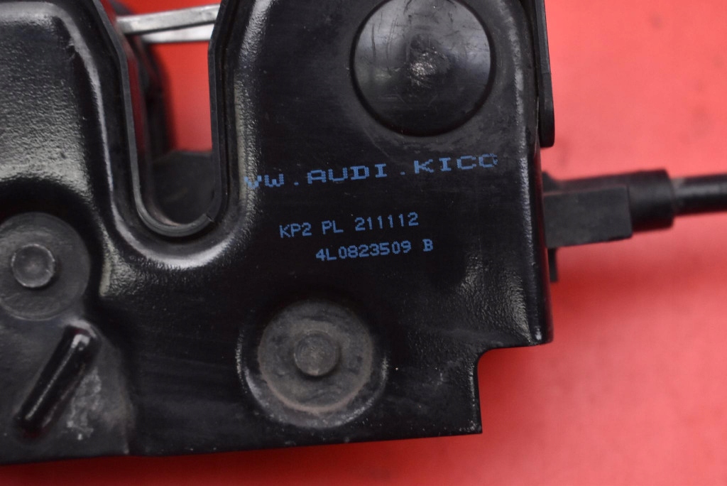 lock RYGIEL bonnets 4L0823509B AUDI Q7 4L LIFT 08-15