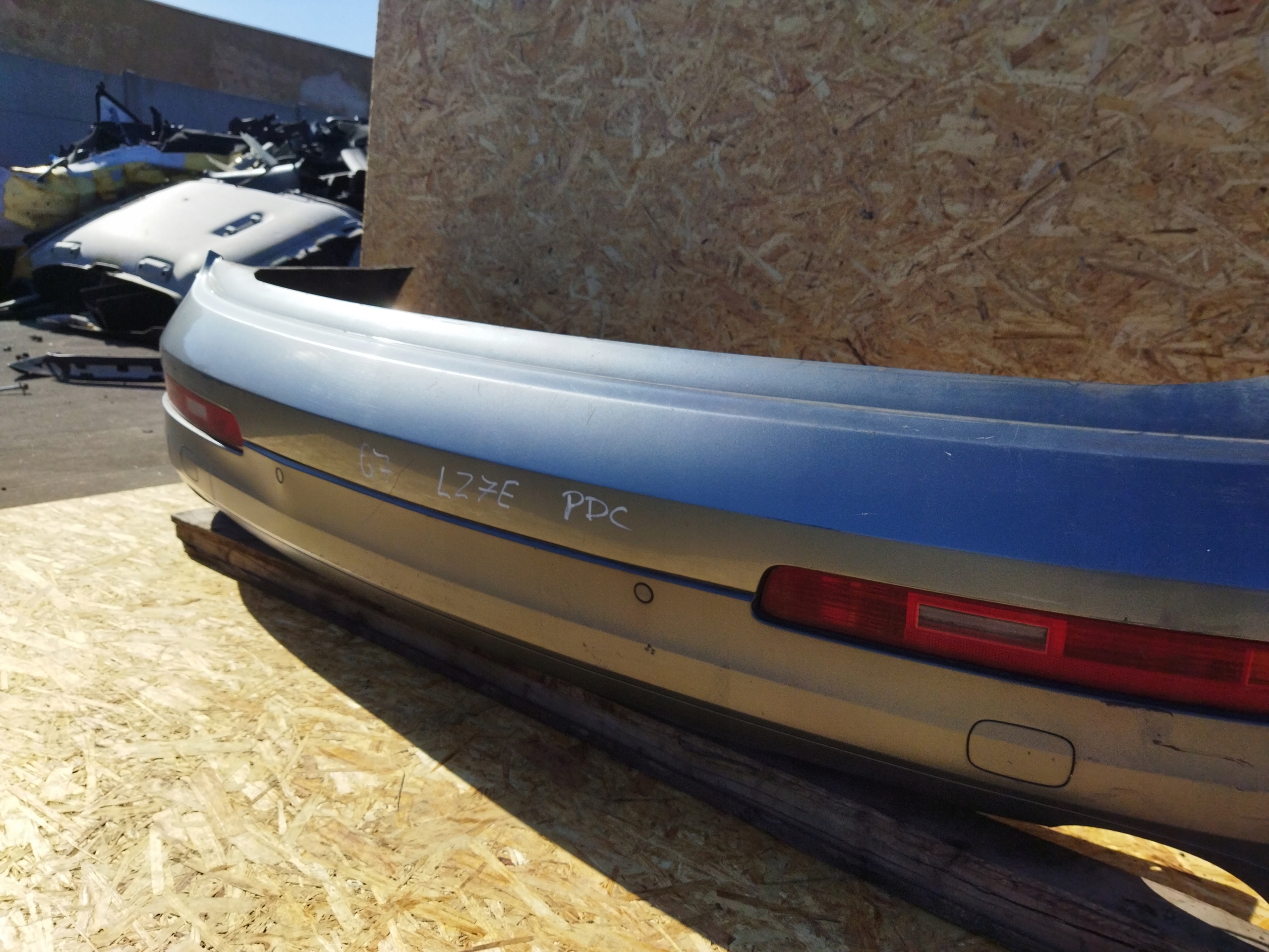 bumper rear part AUDI Q7 4L PDC LY7E
