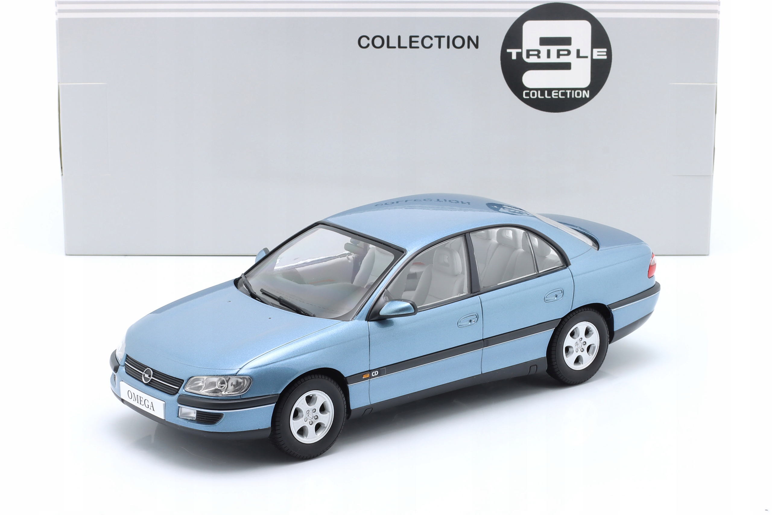 TRIPLE9 Opel Omega B 1996 Polar Blue metallic 1:18 Akce