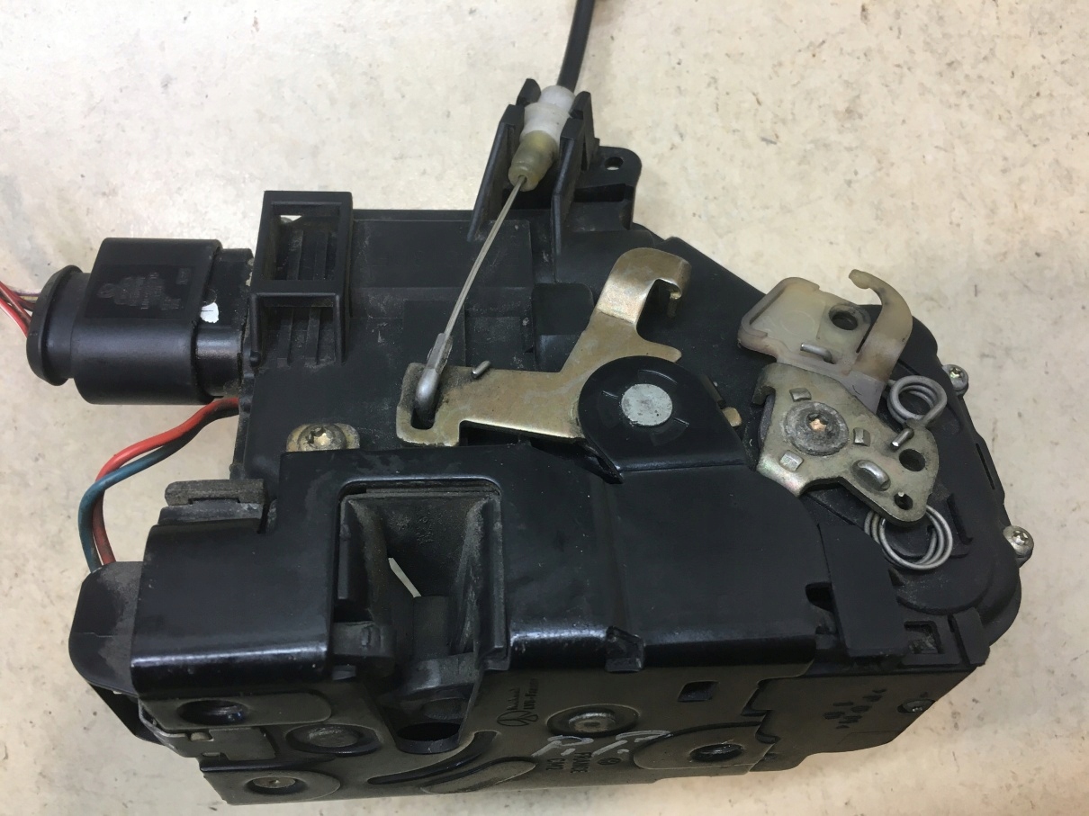 lock door right front A6 C5 1.9 TDI 9 PIN