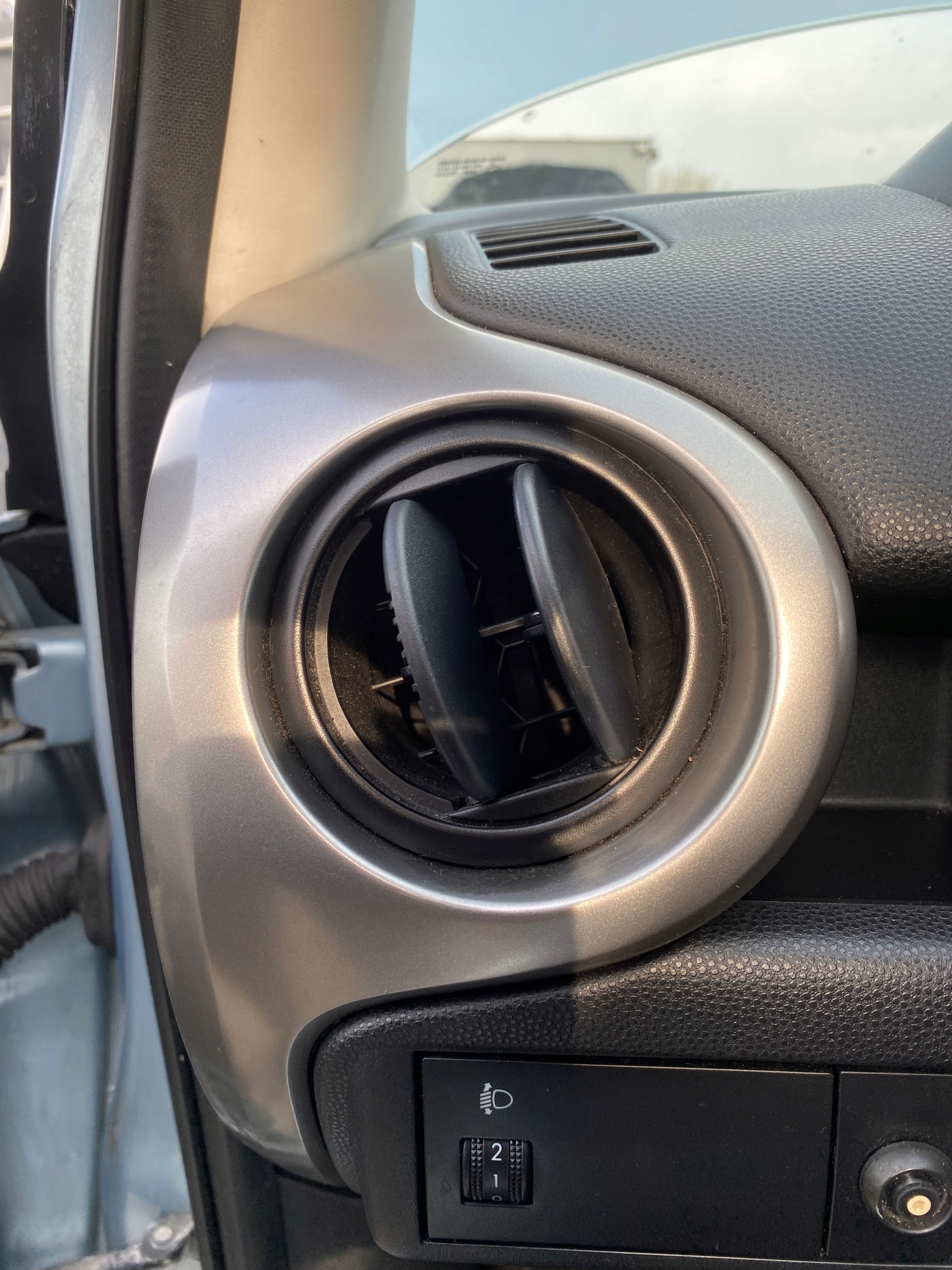 Mazda 2 II 07-15 grid air conditioning devices air left driver´s
