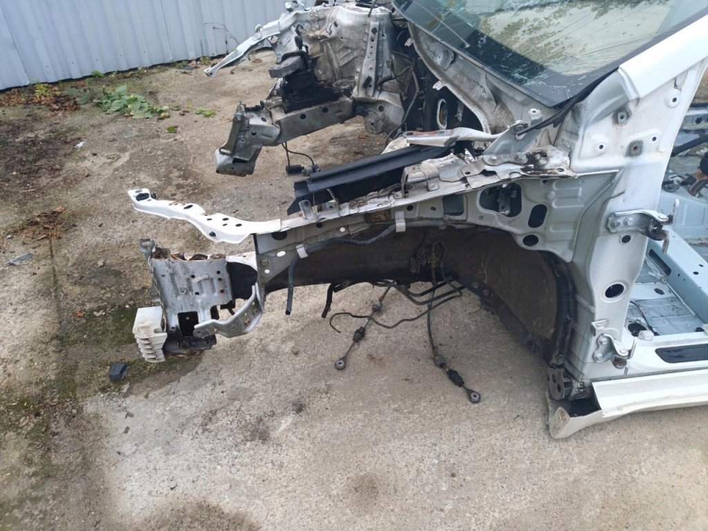 TOYOTA AVENSIS T27 ĆWIARTKA PODŁUZNICA PRZEDNIA LEWA 040 Numer katalogowy części 01