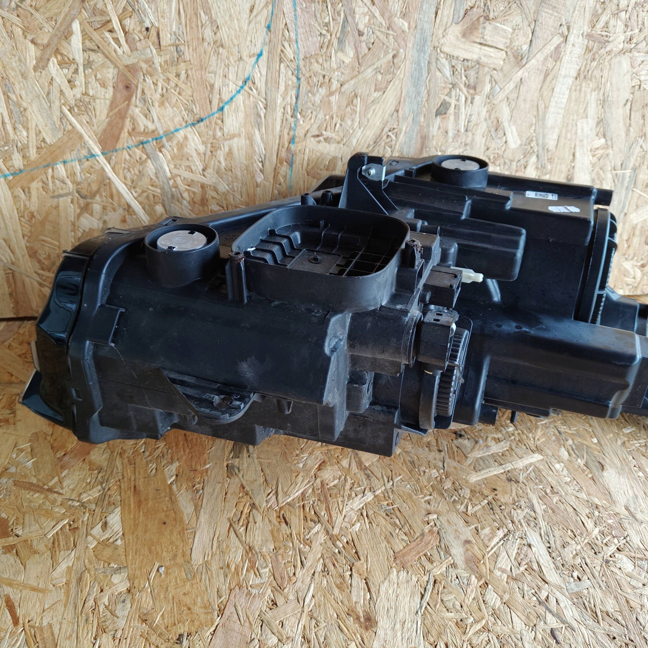 Reflektor front side left Opel Crossland X 46940