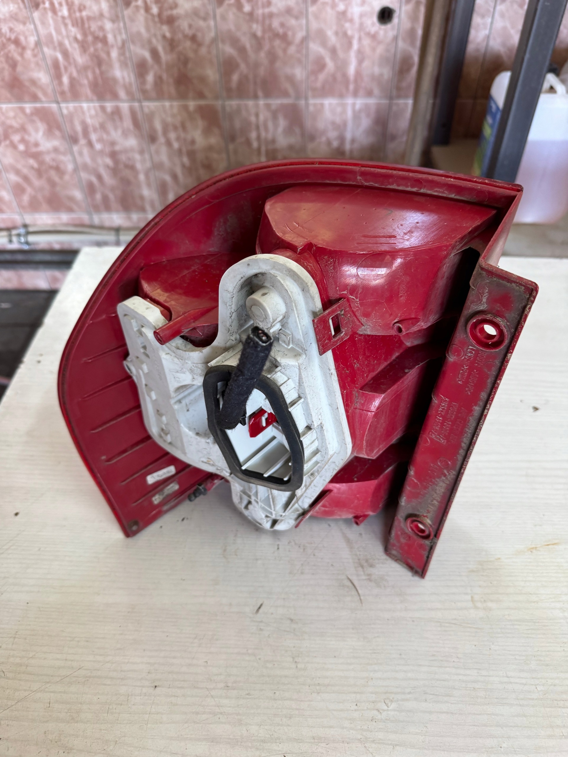 light left rear part left rear SKODA YETI and 5L 5L0945095
