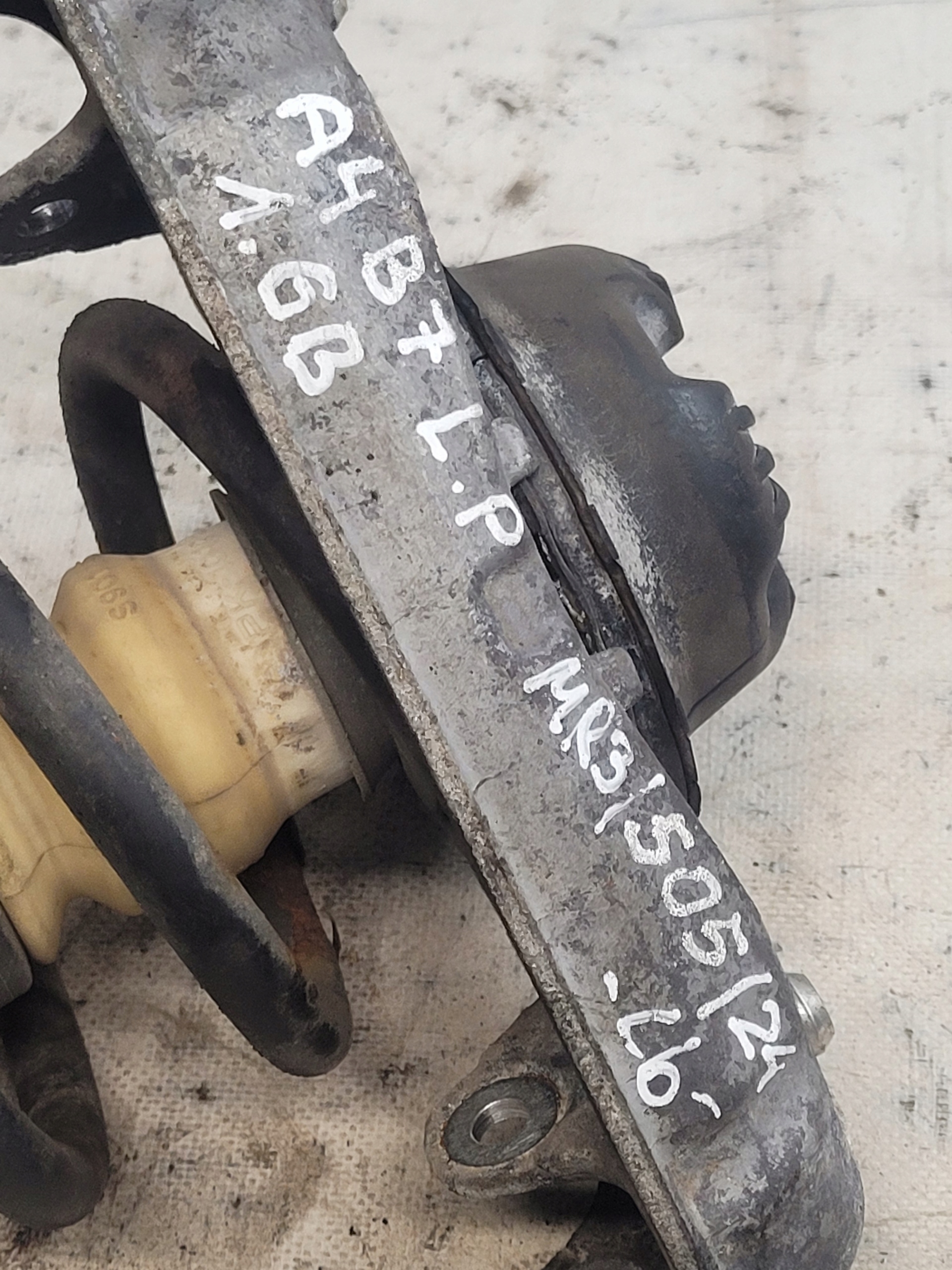 shock absorber left front AUDI A4 B7 AVANT 1.6B