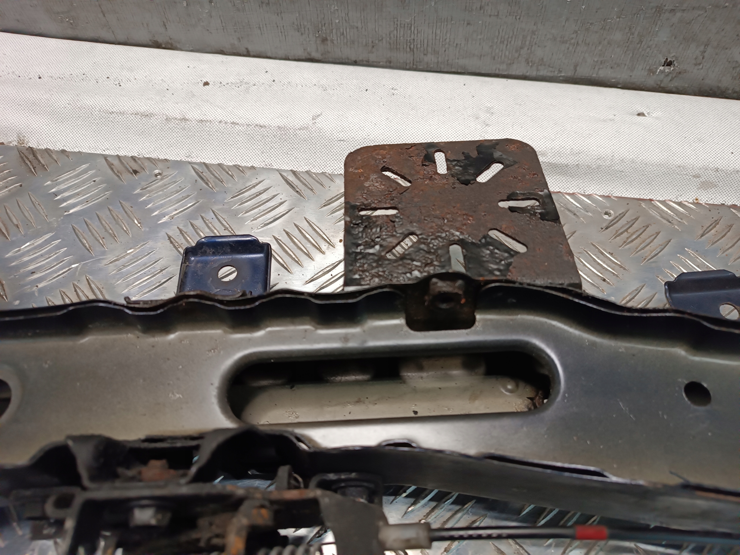 support panel for radiators pillar upper TOYOTA AURIS and 2007r