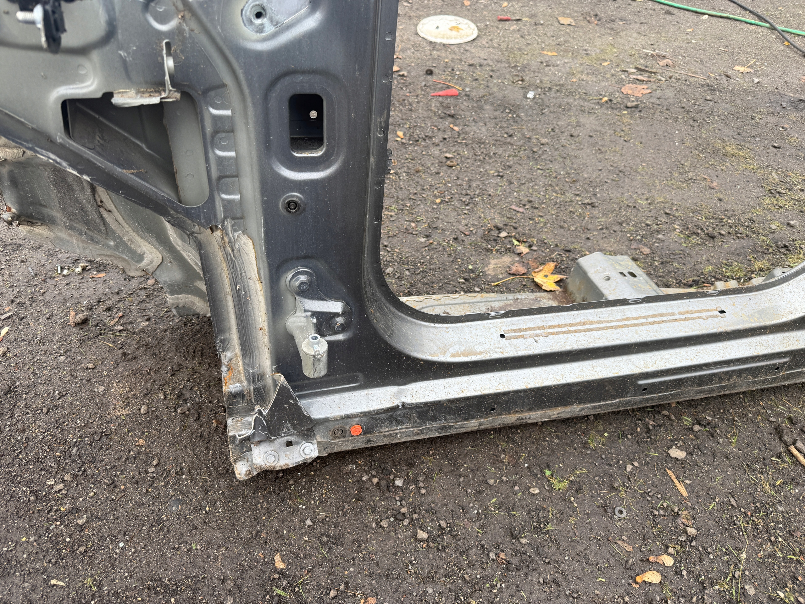 INFINITI Q30 threshold pillar quarter left front