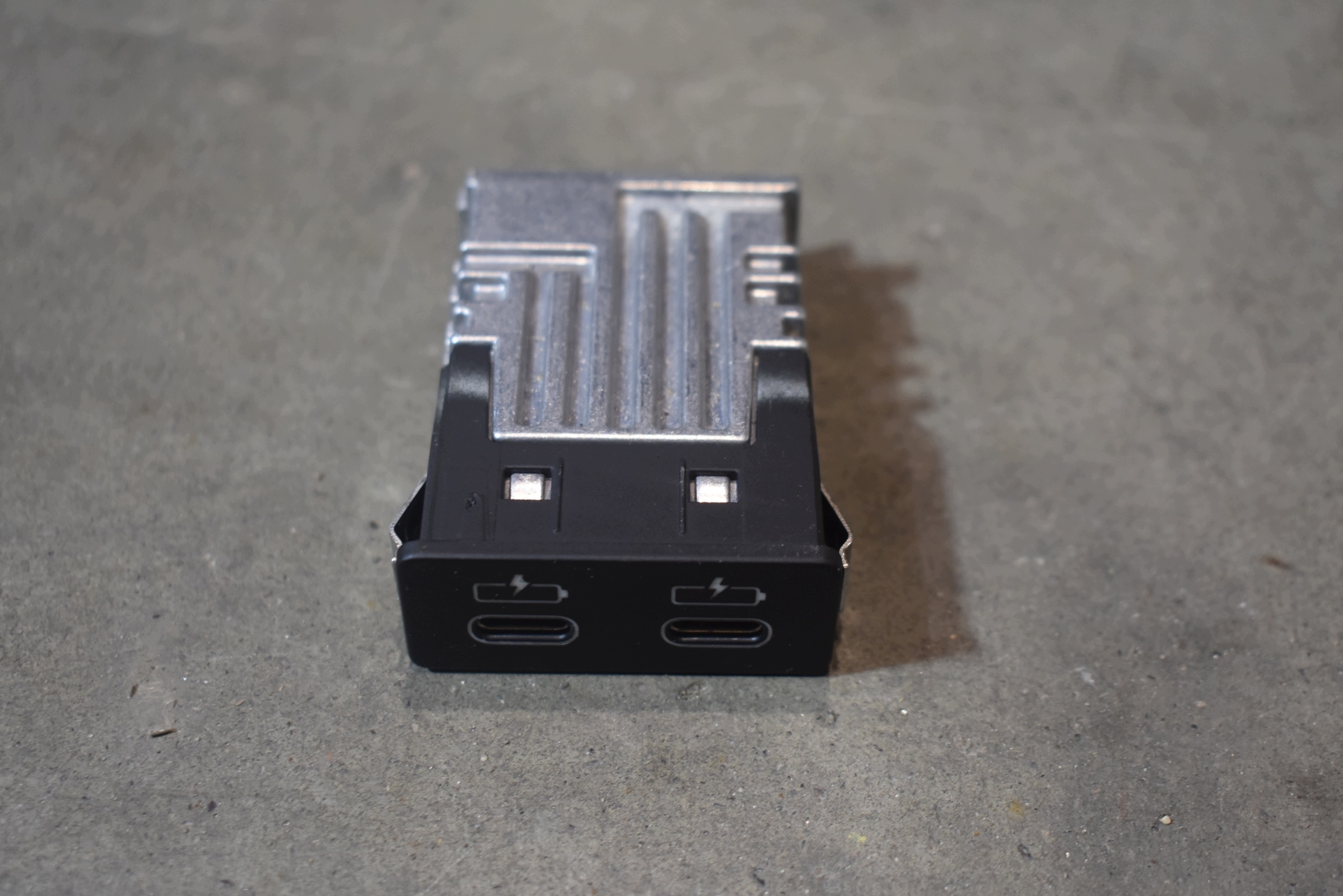 IDEALNY modulo PORT 2x USB-C BMW X7 G07 1