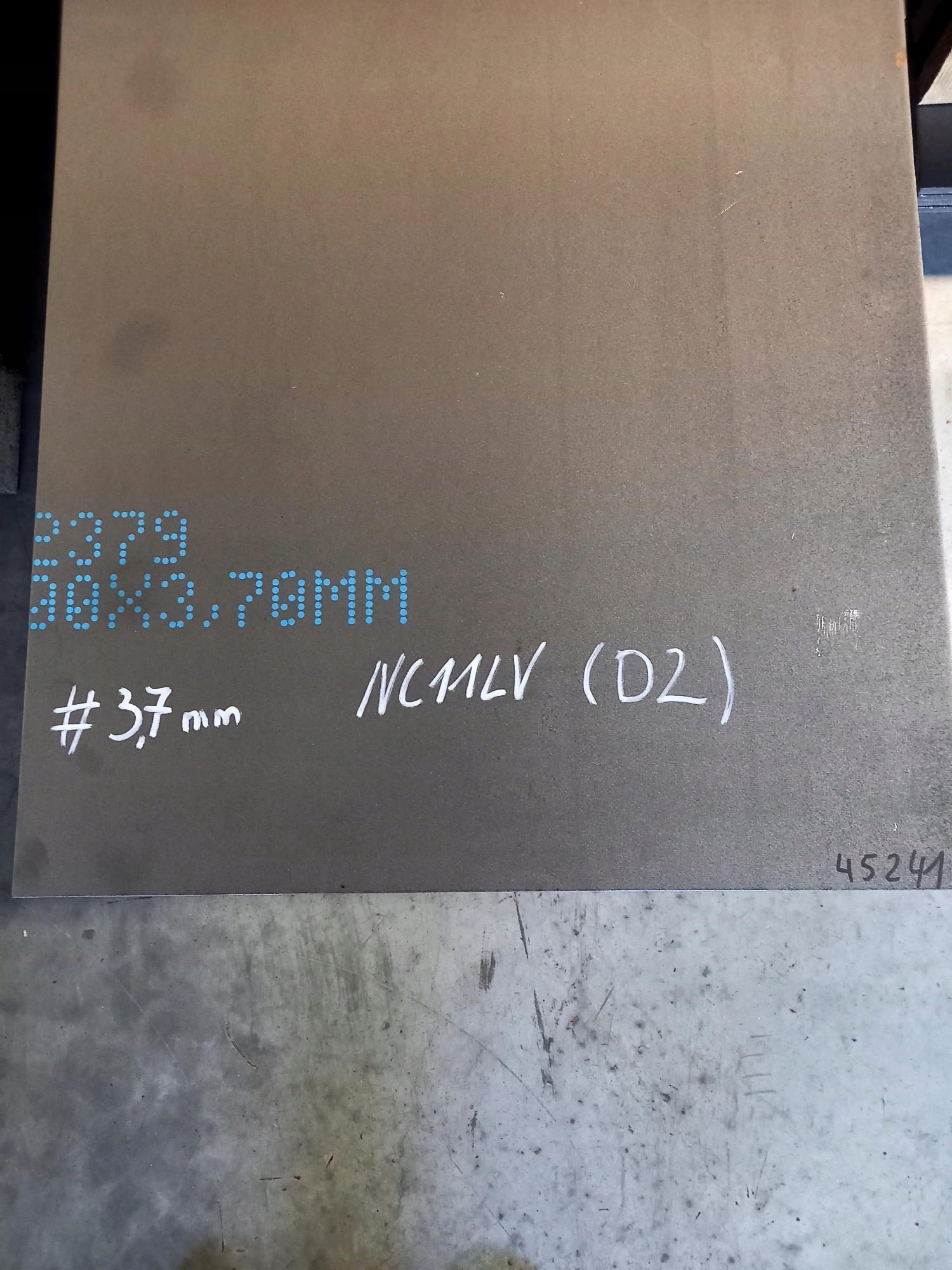 

Stal NC11LV D2 /1.2379, formatka #3,7x40x250 mm