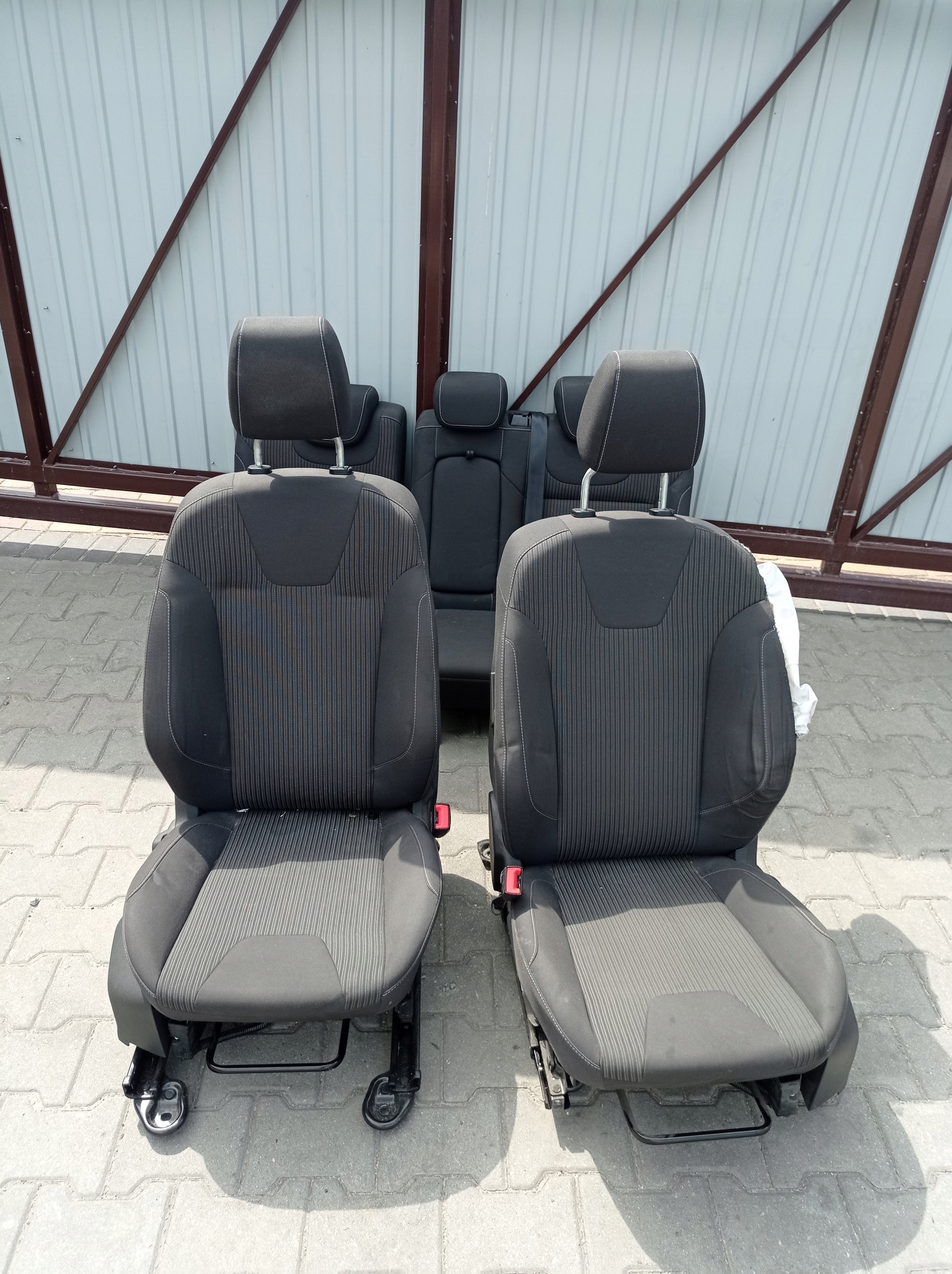 FORD FOCUS MK3 FOTELE KANAPA GRZANE HB EU