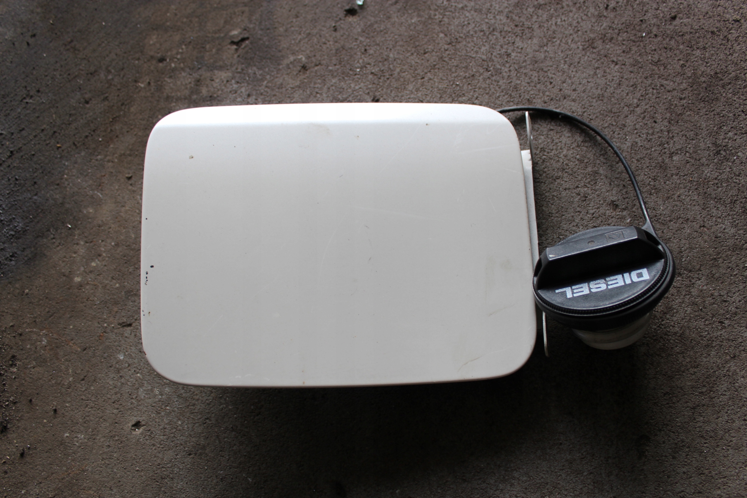 SUBARU OUTBACK III 03-09 2.0d KOREK WLEWU PALIWA