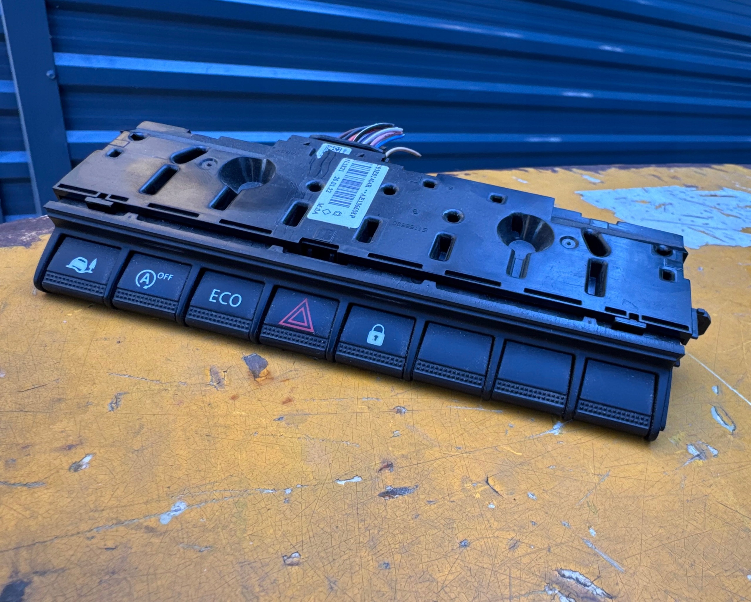 control panel switch of warning lights MASTER MOVANO NV400 283E81404R