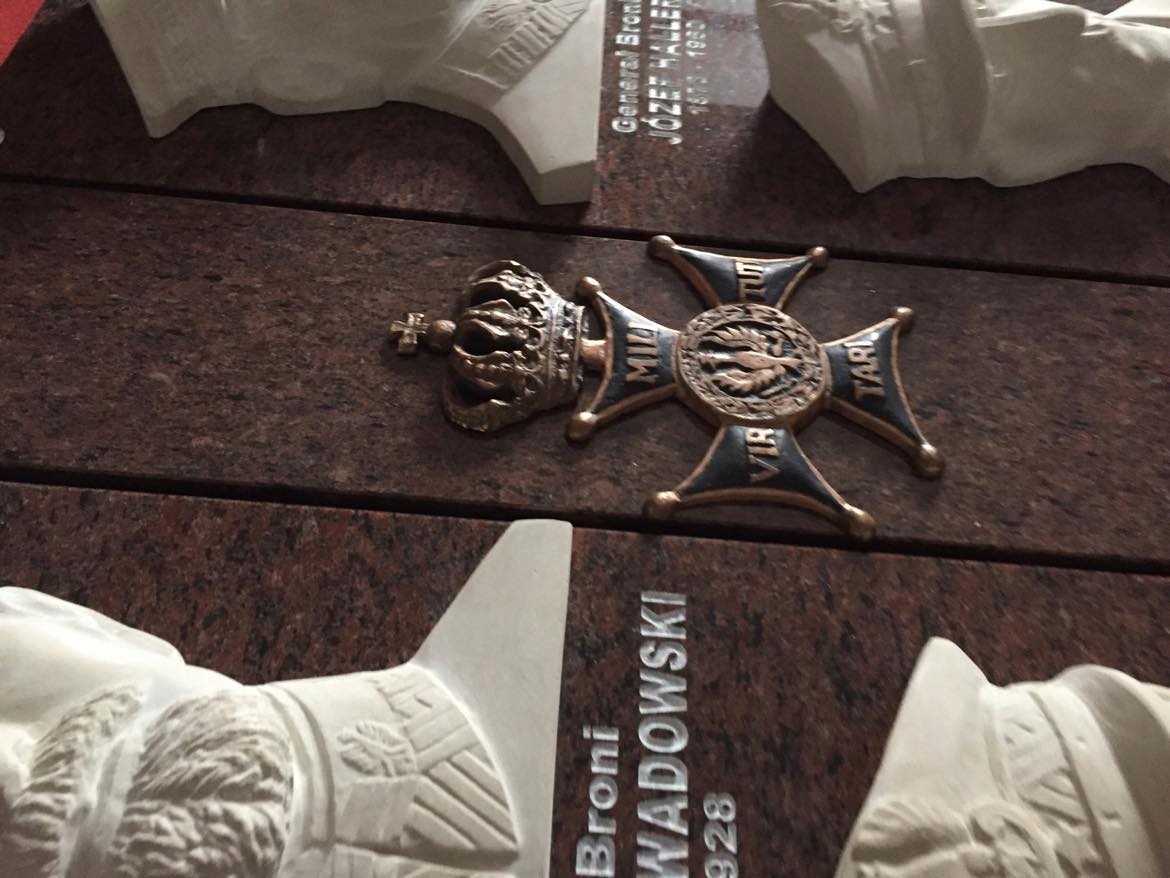 TABLICA WRAZ Z KLINEM GRANITOWA 30x40 gr3 VANGA z napisem Szerokość produktu 40 cm