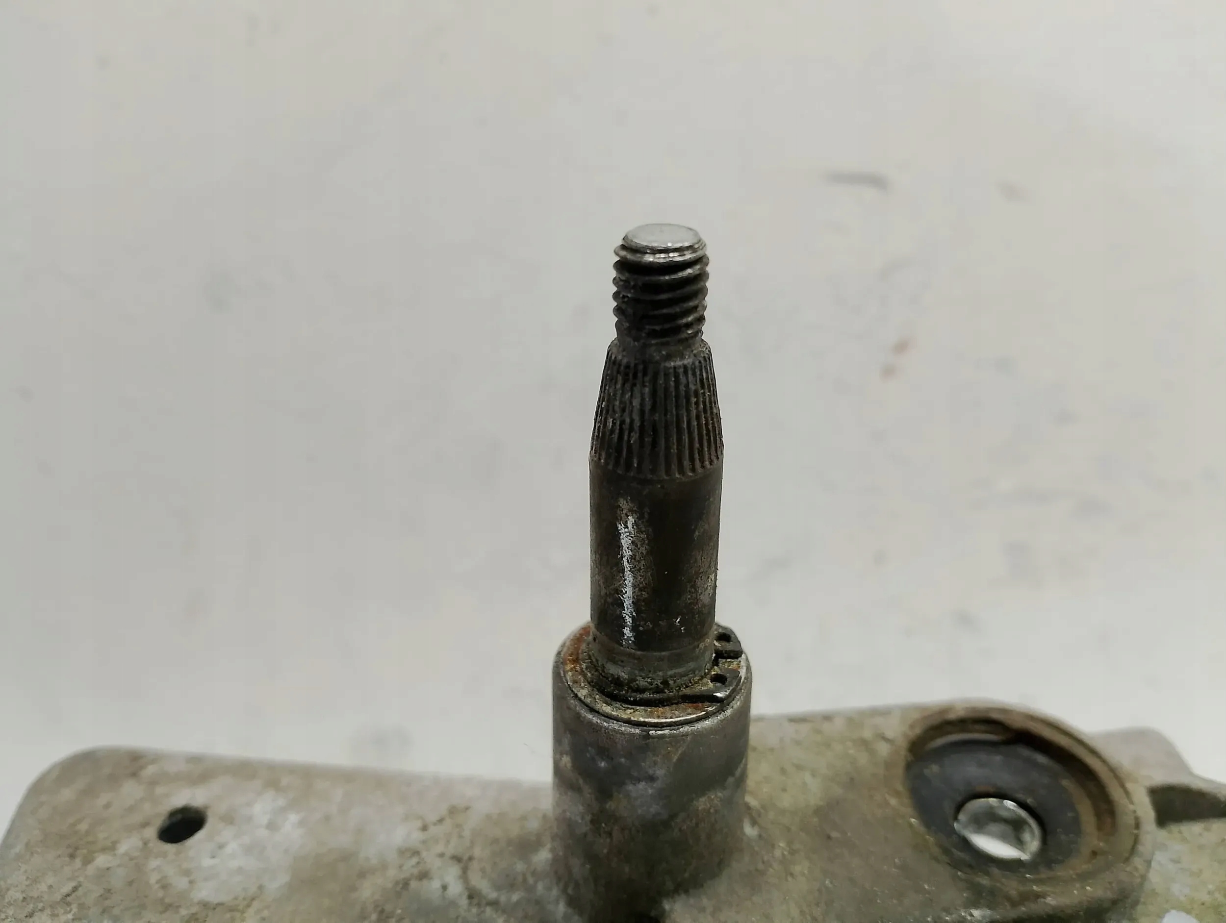 Wischergestänge PRZEDNICH FORD FOCUS MK1 XS4117508 BB