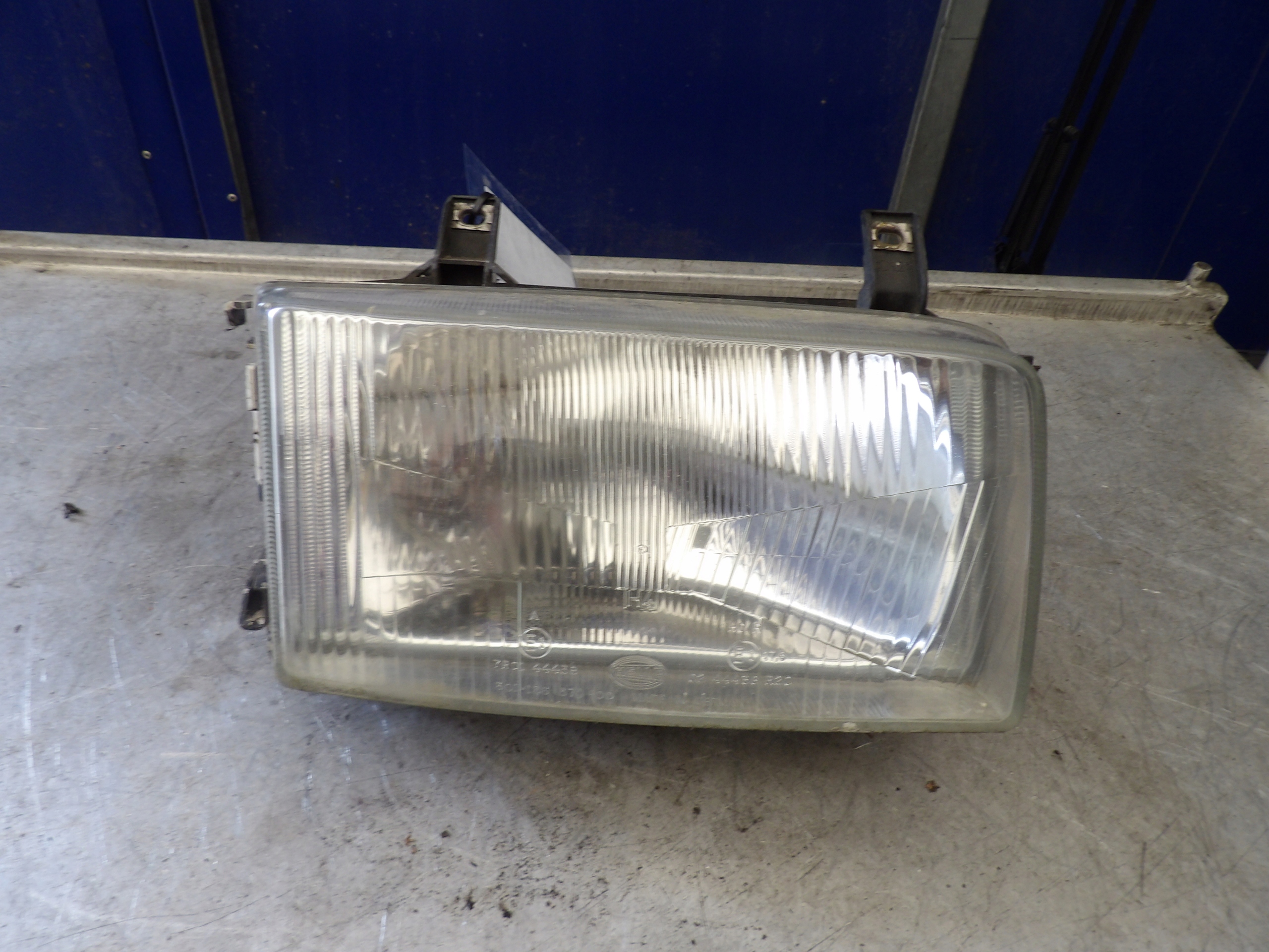VW Transporter T4 - light front right