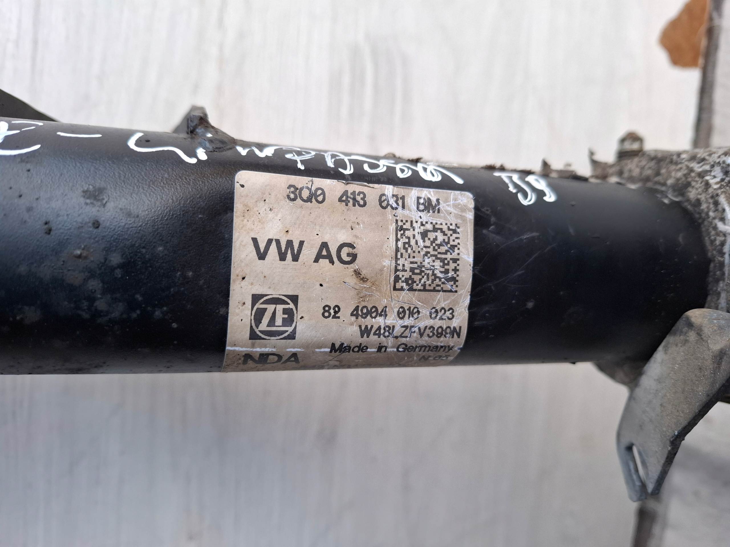 VW PASSAT B8 18r swing front right shock absorber 5Q0407258C