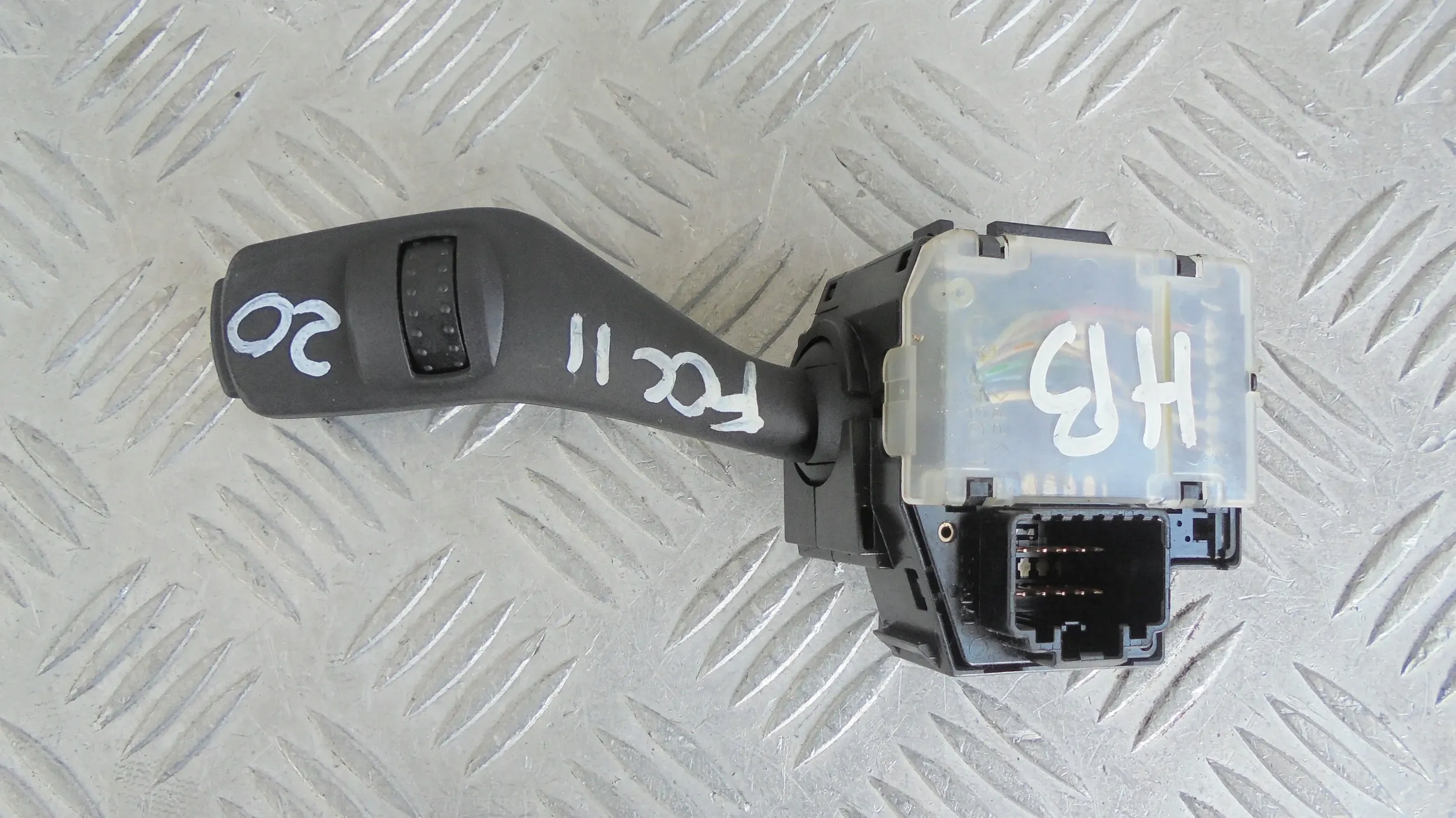 Bouton Indicateurs de direction FORD FOCUS 17D346 A