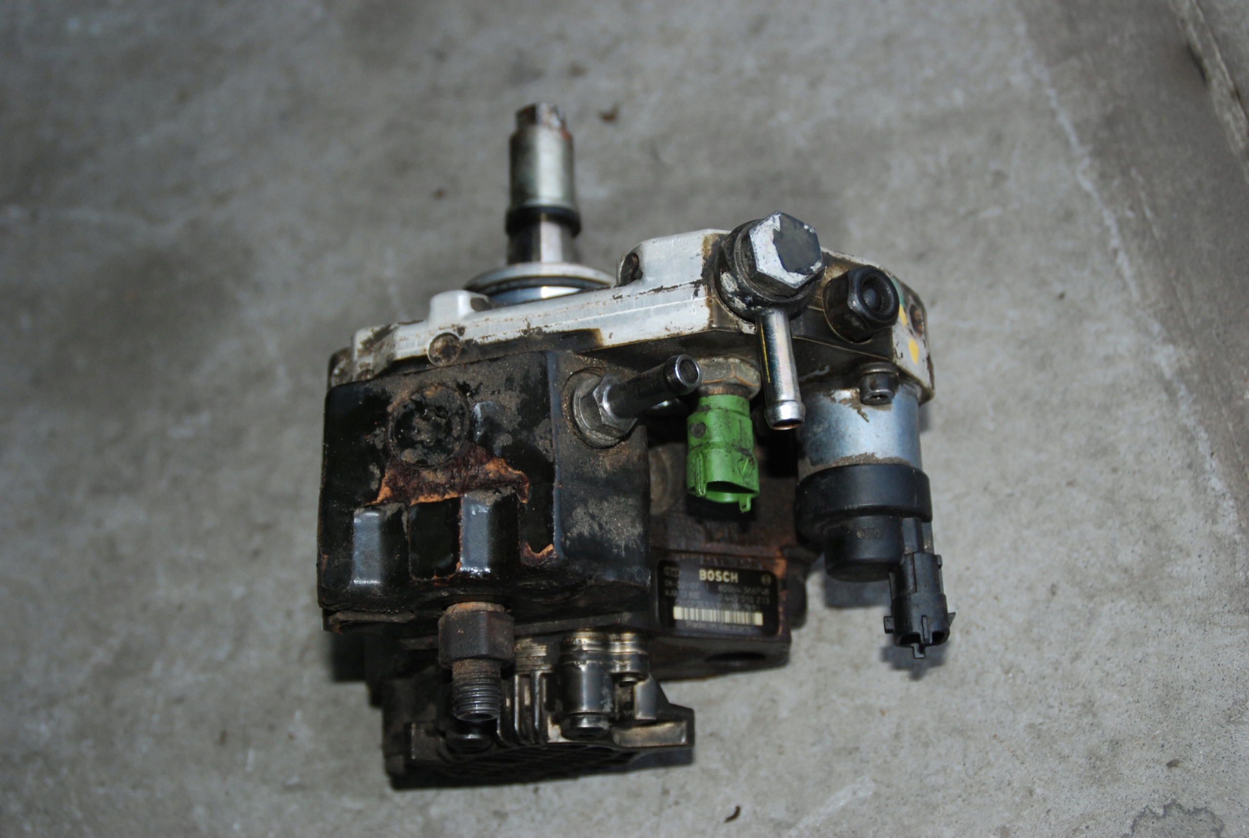 0445010213 - ТОПЛИВНЫЙ НАСОС FORD RANGER II 2.5 3.0 TDCI 06-11R