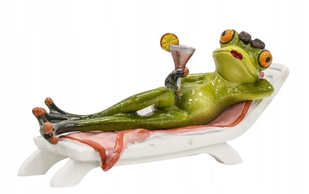 FIGURKA ŻABA NA LEŻAKU Z DRINKIEM