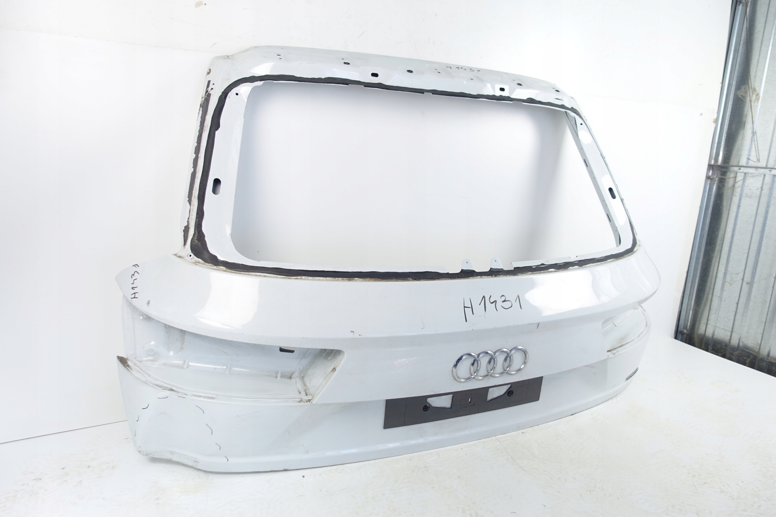 AUDI Q7 4M0 2015- trunk door cover boot rear part