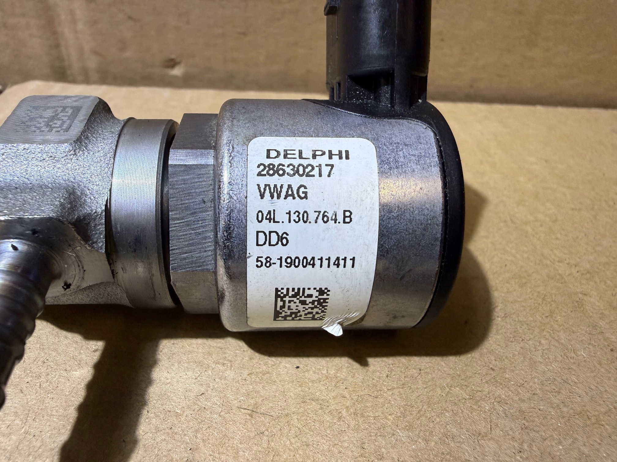 AUDI A6 C8 2.0 TDI injection ramp sensor 05L089A 04L130764B