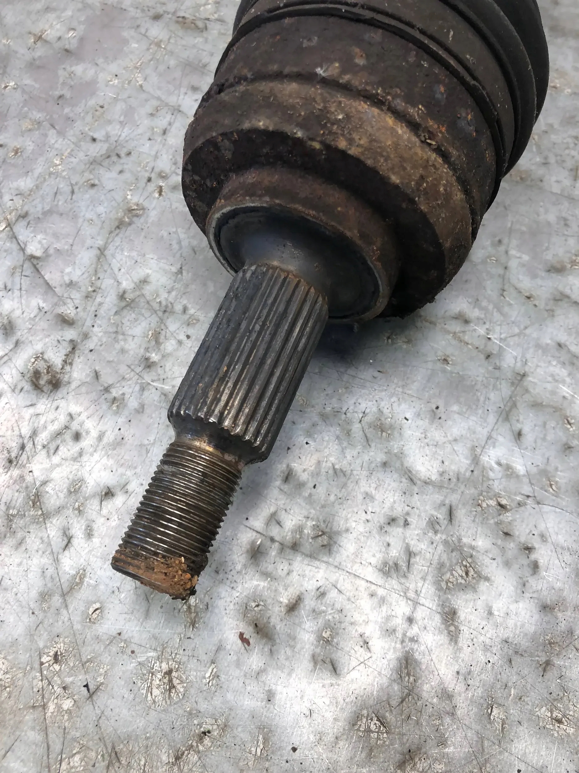 semi-axis left RENAULT SCENIC III 8200847584