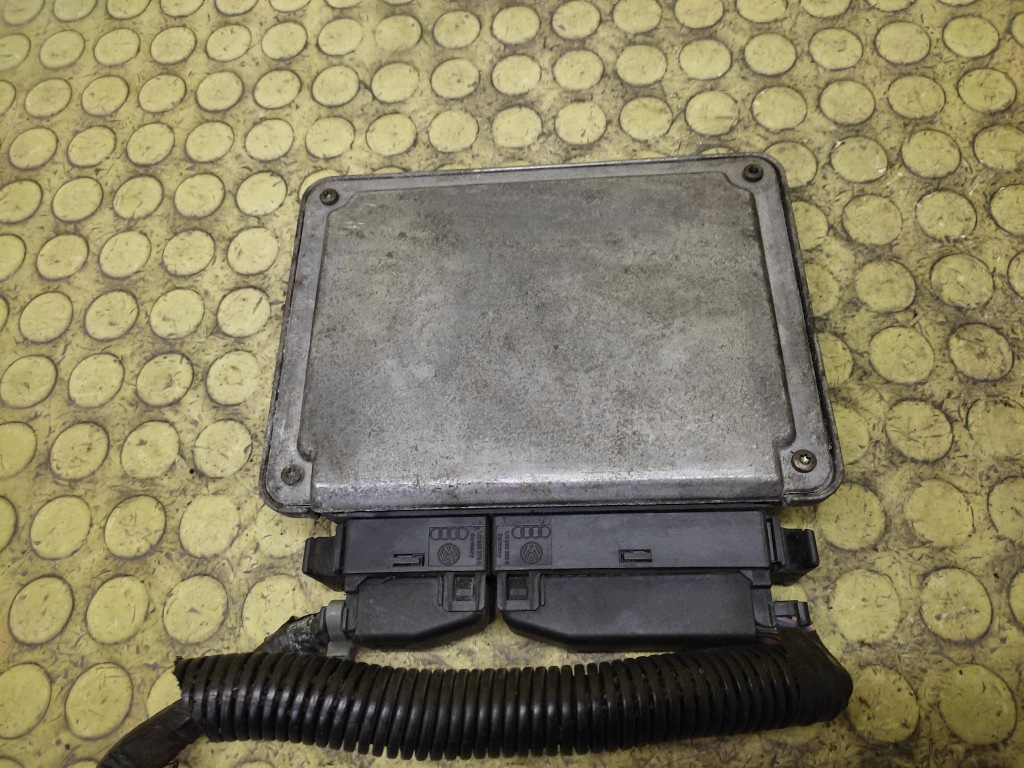VW SHARAN unité de commande électronique uce moteur 0261204683