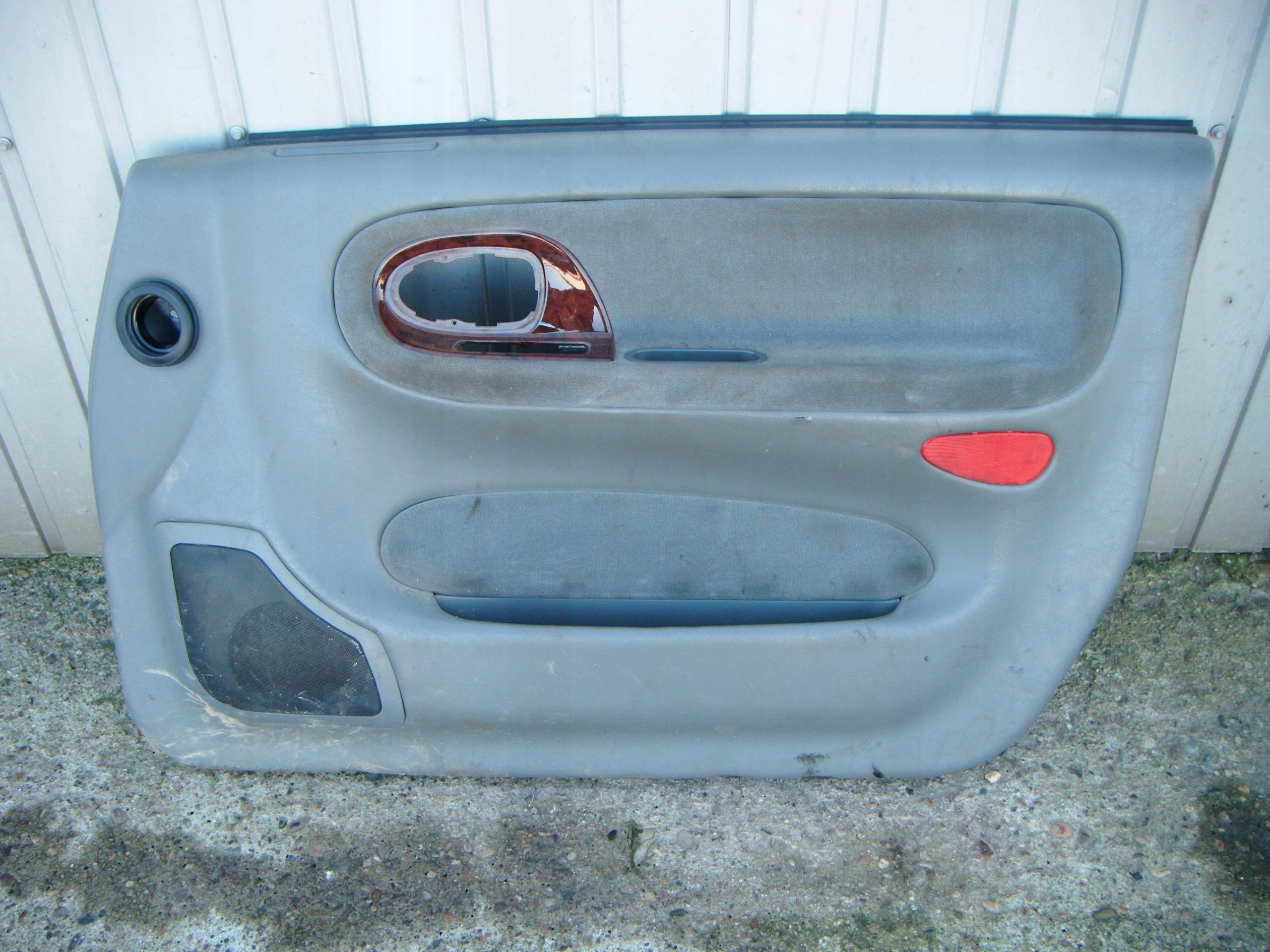 KORANDO II 2 96- TAPICERKA BOCZEK DRZWI LEWY PRZÓD