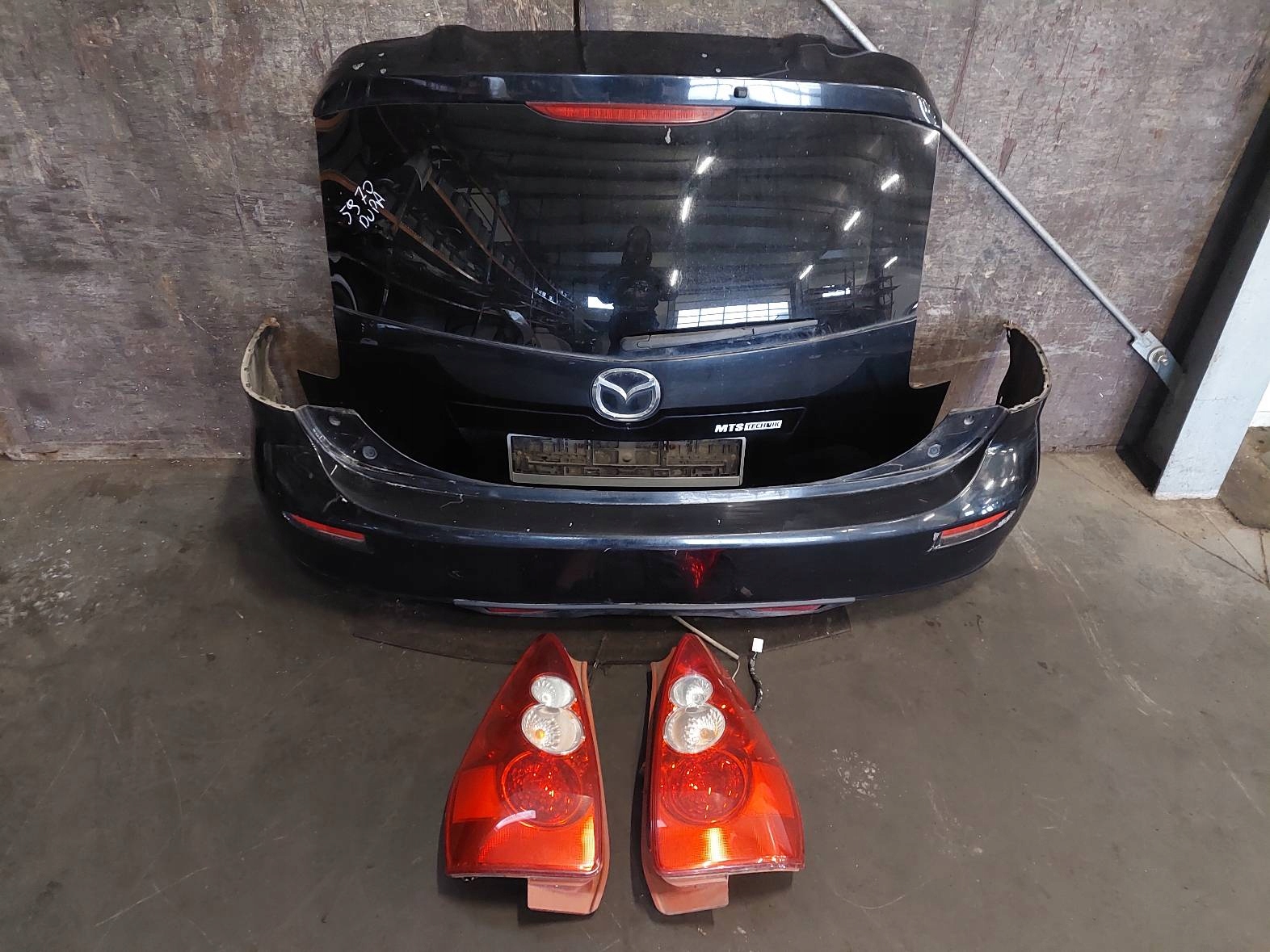 complete rear part MAZDA 5 and A3F trunk door bumper lights