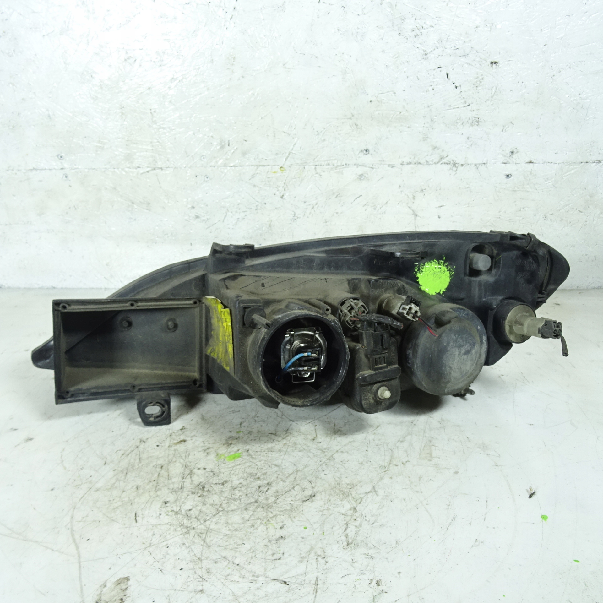 NISSAN PRIMERA P11 REFLEKTOR right 40-215-1184R-ND