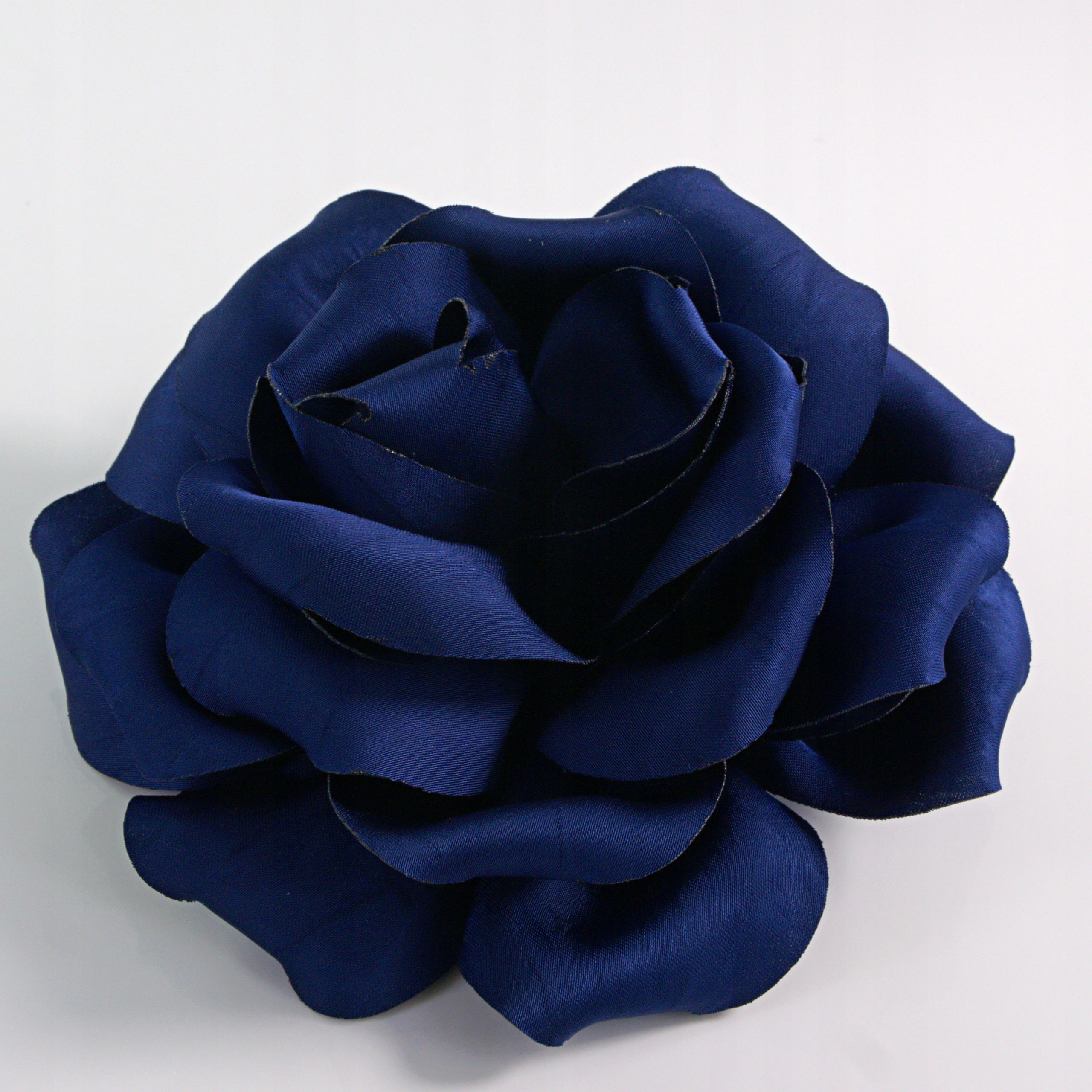 KWIAT Z MATERIAŁU RÓŻA BROSZKA PRZYPINKA LOLITA AKCESORIA 15 CM GRANATOWY