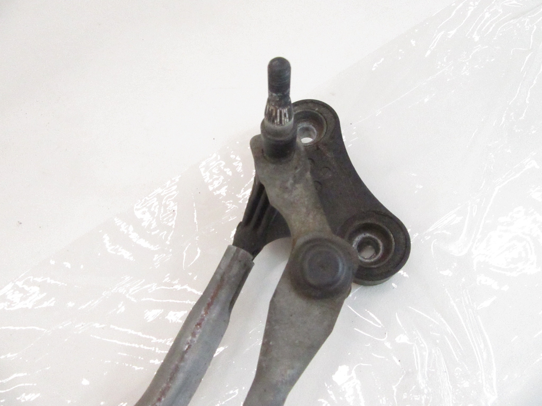 mechanismus stěračů předek BMW e60 e61 e63 e64 EUROPA