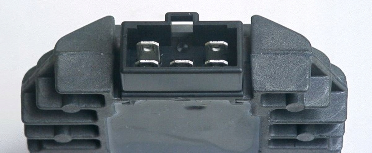 Tourmax Regulátor Napätia Yamaha Yp 125R '10-'11, Yzf 125 '08-'09, Yp 250