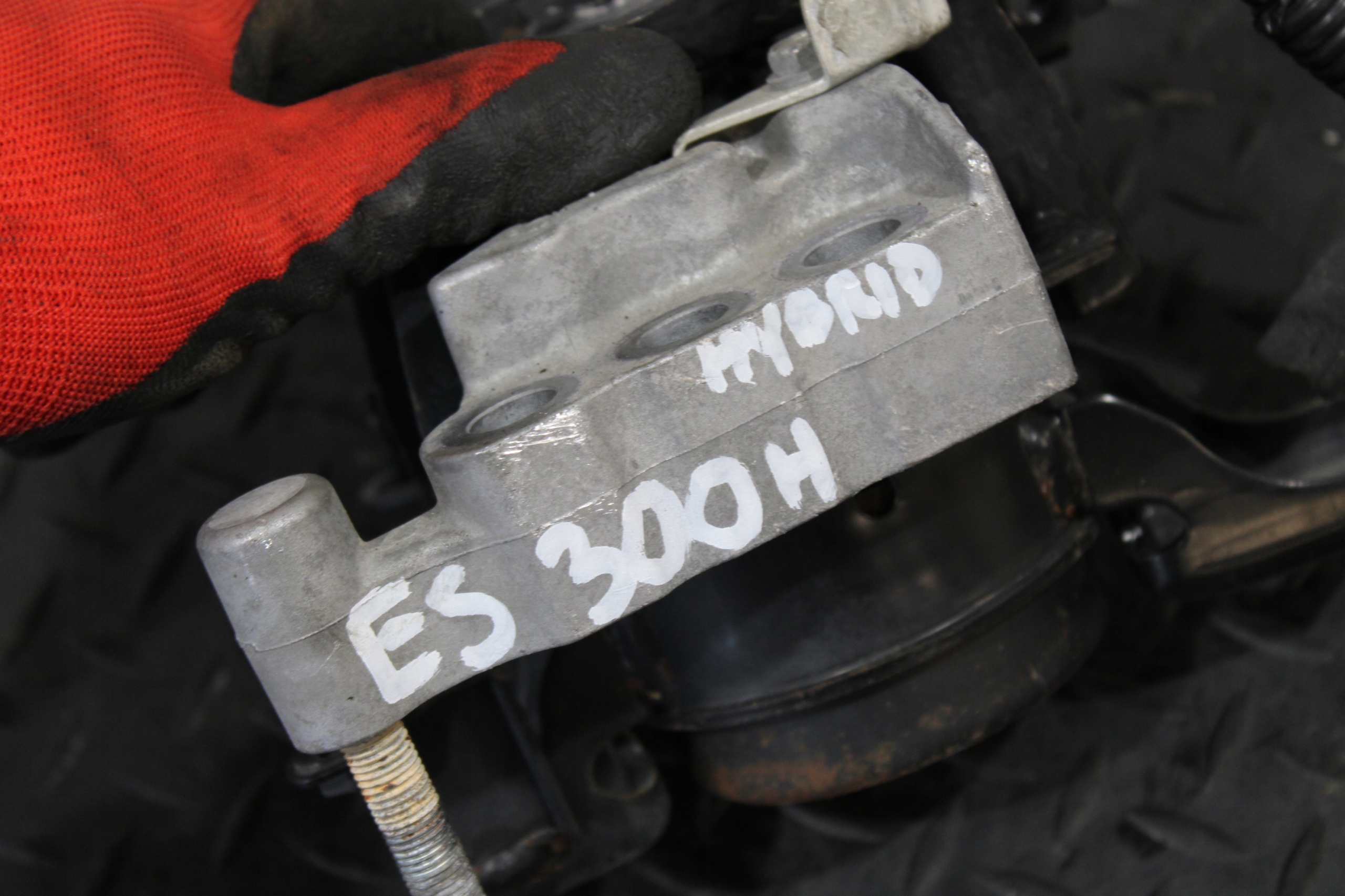 holder engine mount LEXUS ES 300H ES300H VII 7 HYBRID