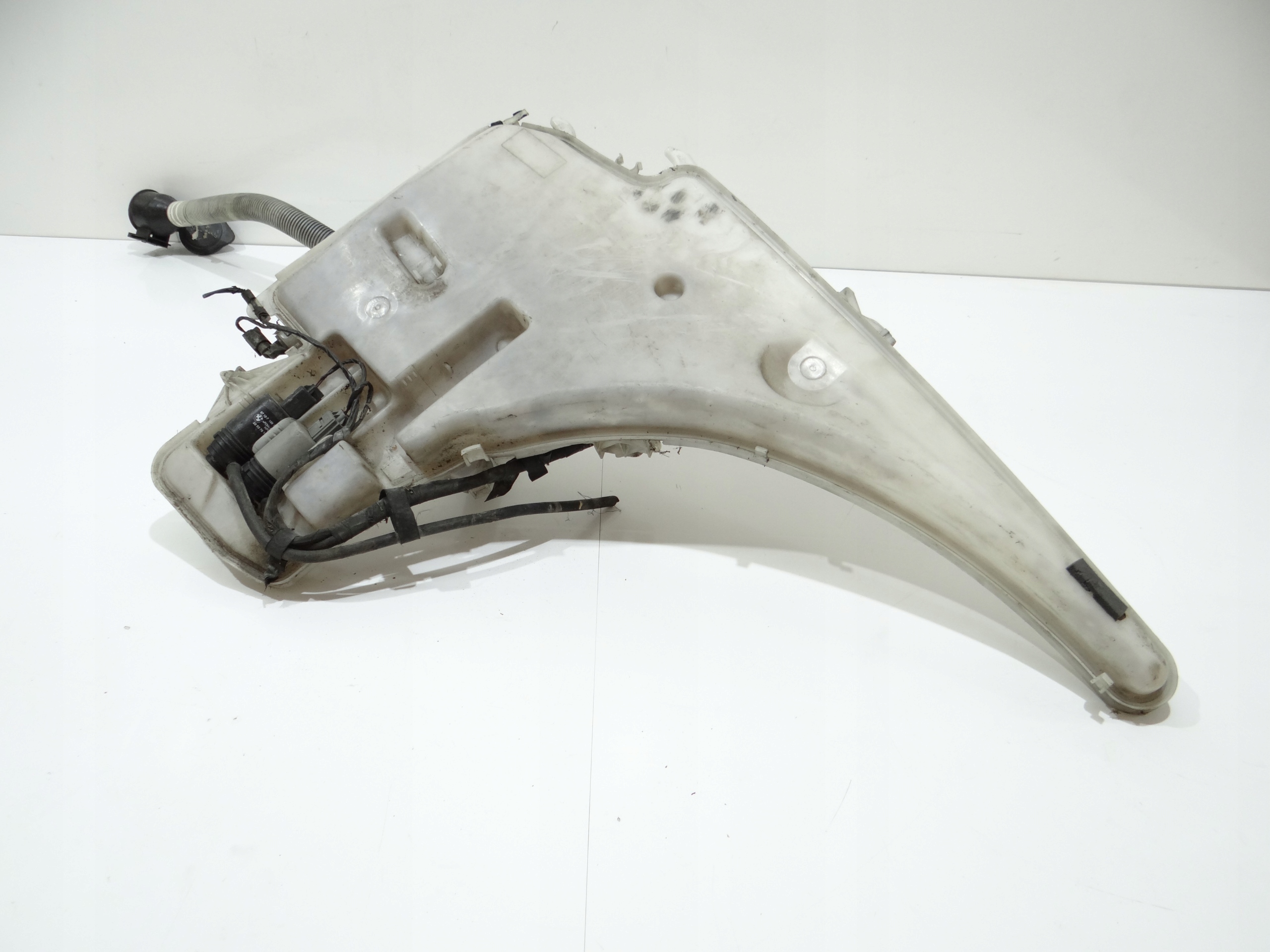 washer fluid tank BMW E81 E87 7229535