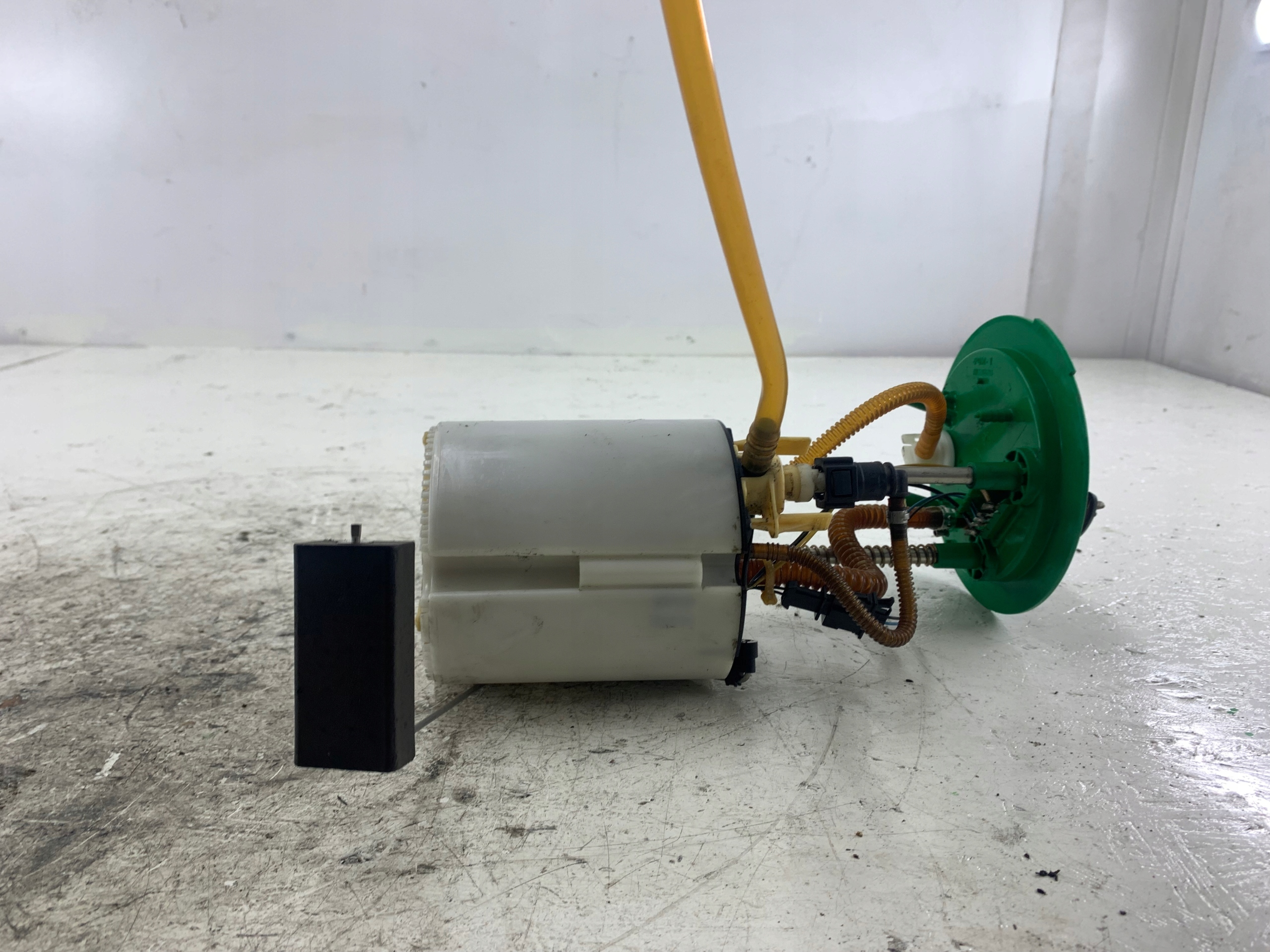 AUDI A6 C6 3.2 V6 FSI feed pump