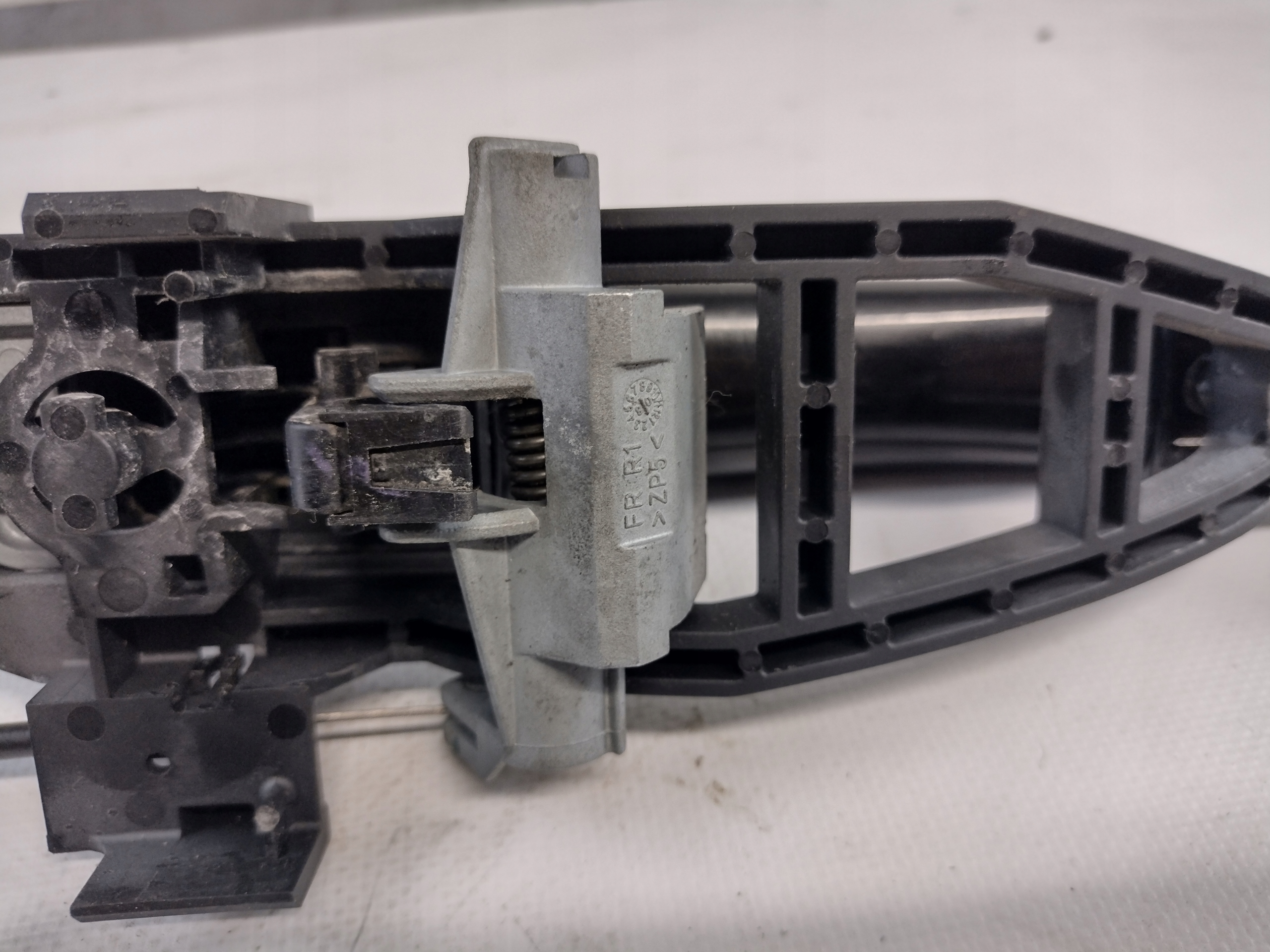 handle door right front Ford Kuga Mk1 and k: F8