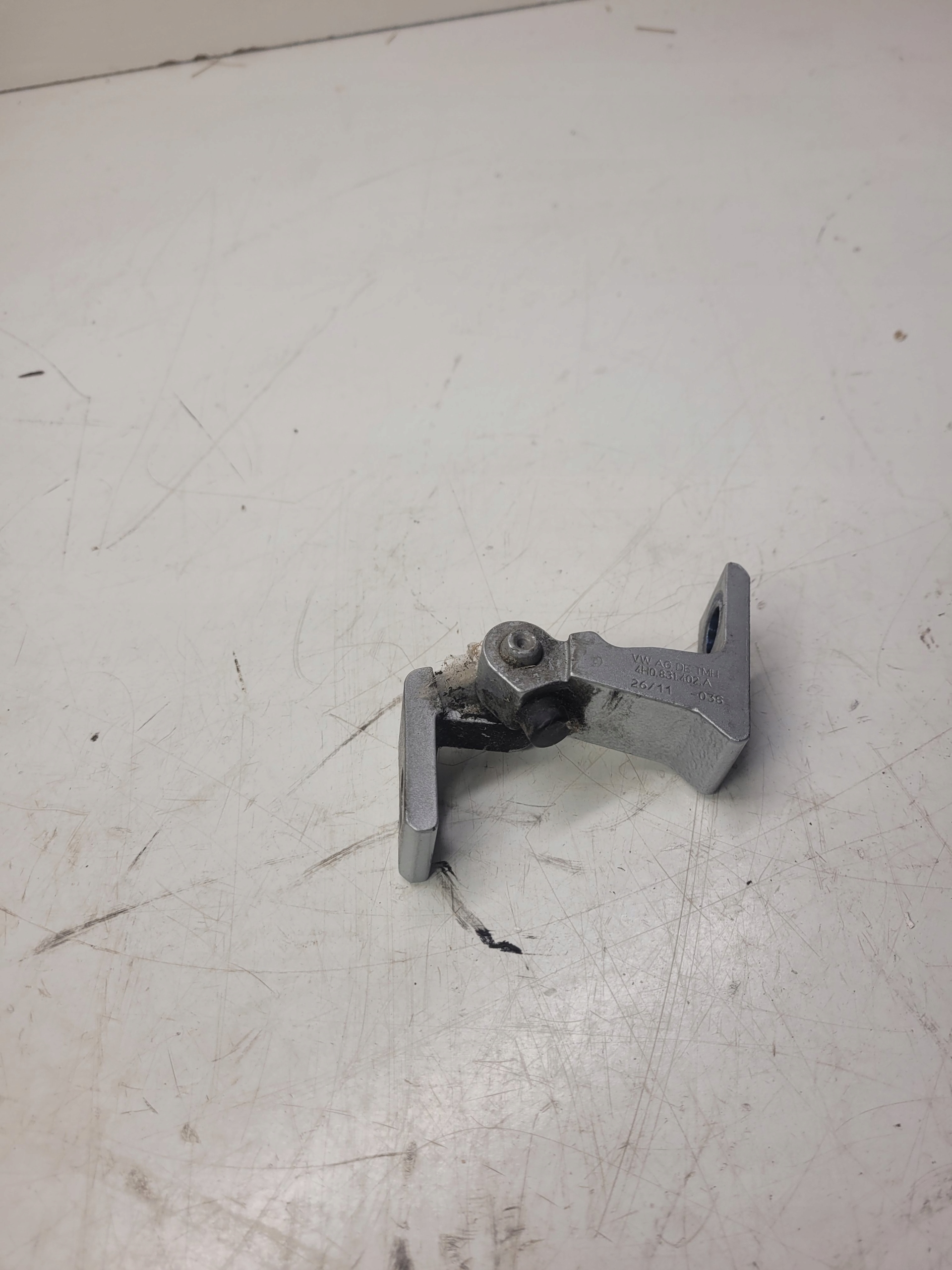 hinge door PRAWYCH AUDI A8 D4 A7 4G 4H0831402A