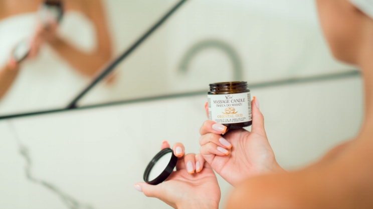 ŚWIECA DO MASAŻU NATURALNA ODŚWIEŻAJĄCA ORIENTAL OUD VCEE 80G Marka VCee